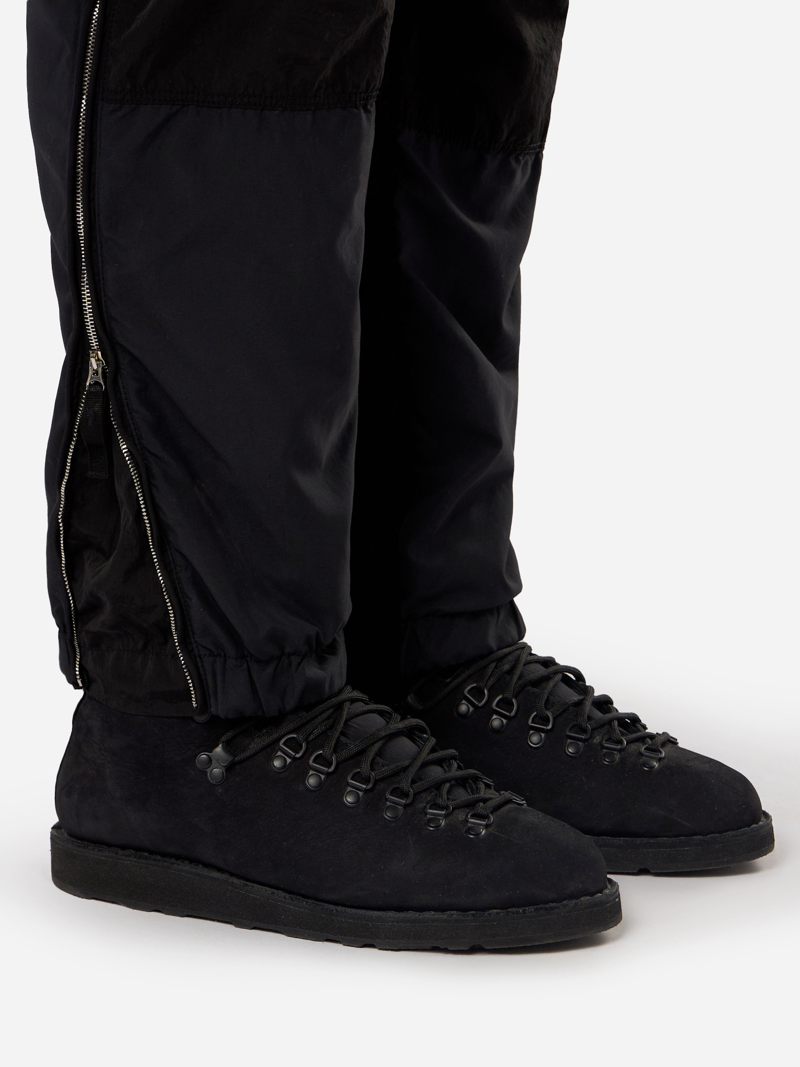 ブラック 308M4 BRUSHED NYLON ジョガーパンツ ルーズフィット ブラック 308M4 BRUSHED NYLON ジョガーパンツ ルーズフィット