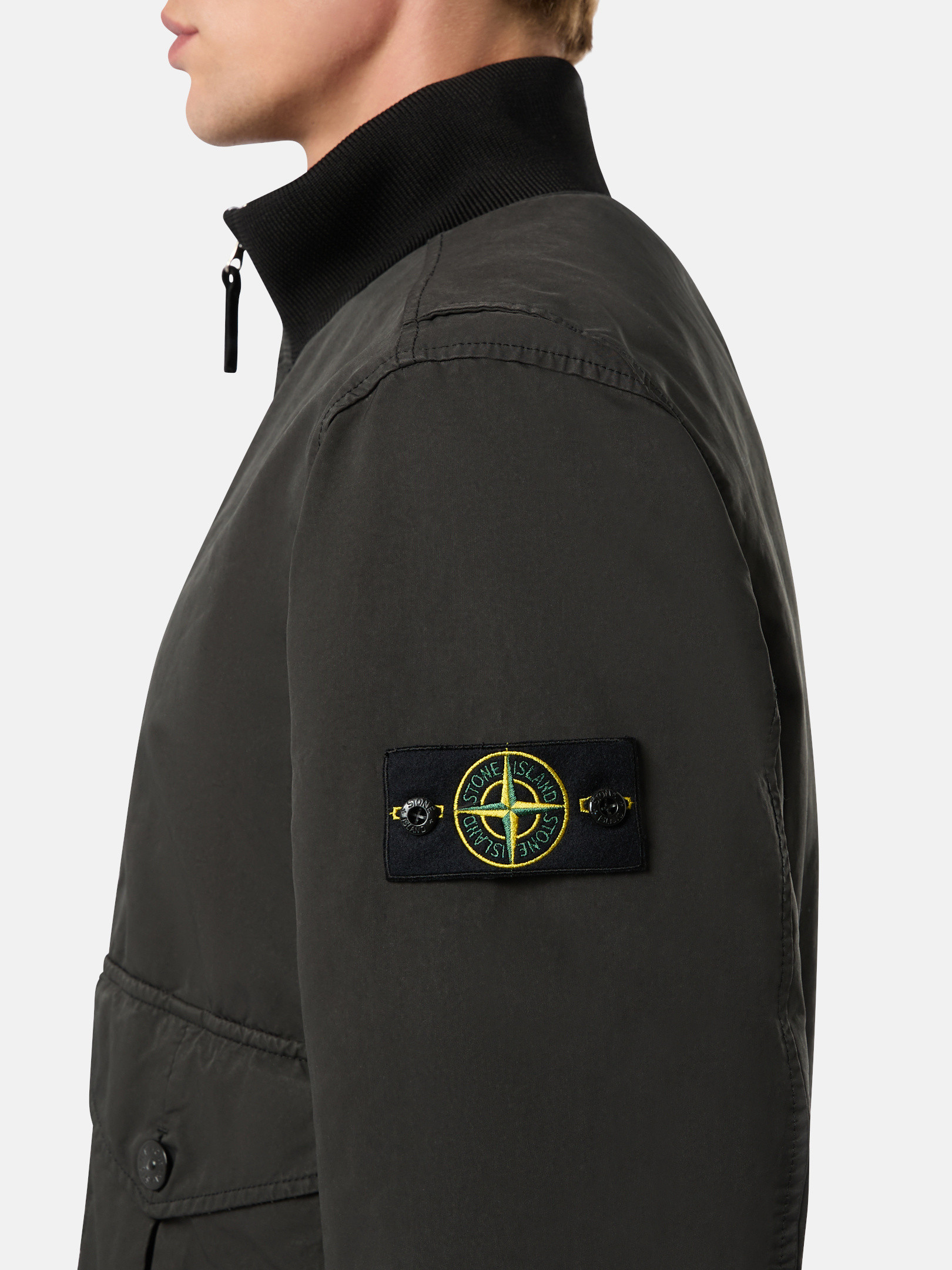 メンズボンバージャケットとダウンジャケット | Stone Island