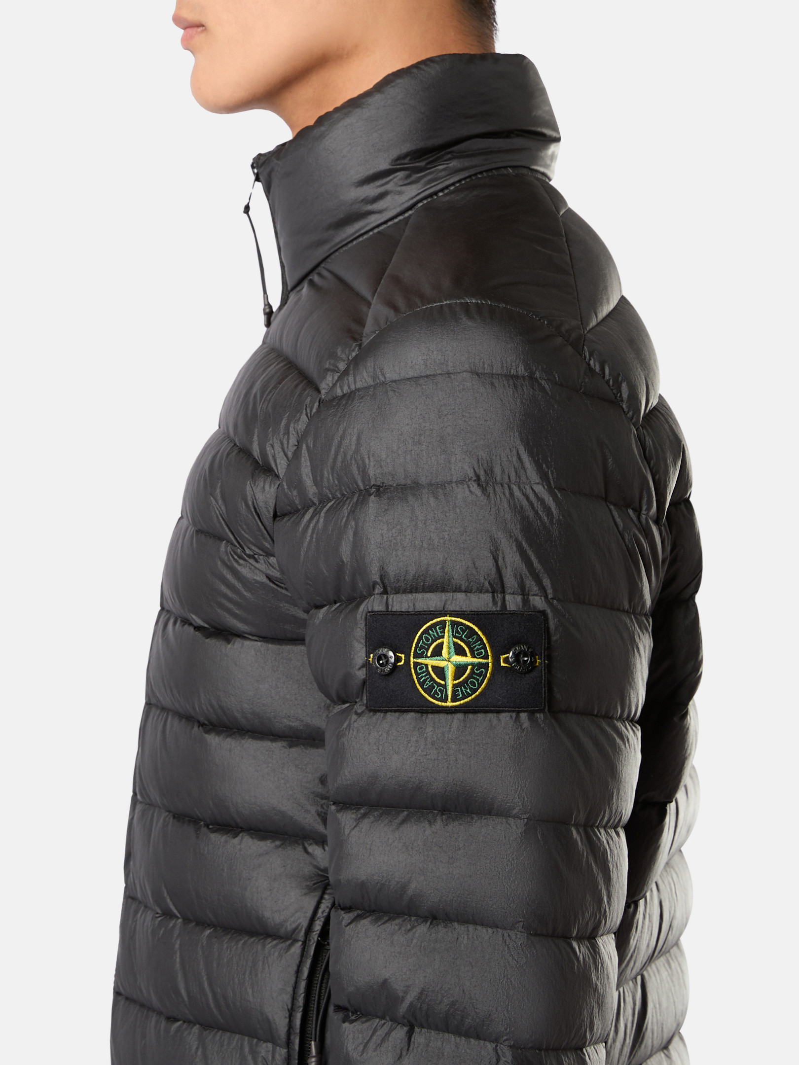 ブラック 42924 LOOM WOVEN CHAMBERS RECYCLED NYLON DOWN-TC 撥水ジャケット フード付き | Stone  Island JP