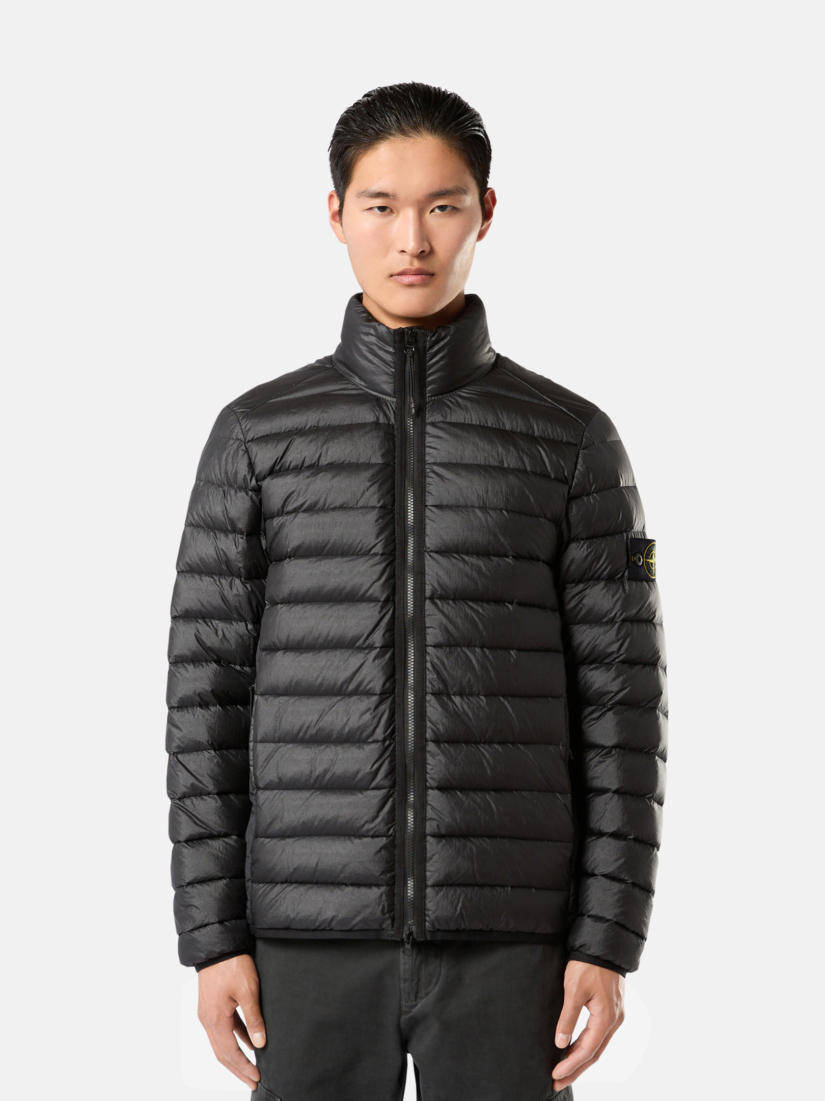 ブラック 42924 LOOM WOVEN CHAMBERS RECYCLED NYLON DOWN-TC 撥水ジャケット フード付き | Stone  Island JP