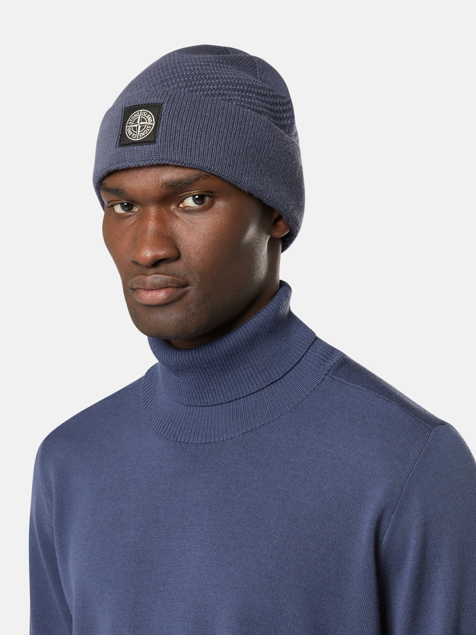 Men s beanies with logo patch Stone Island