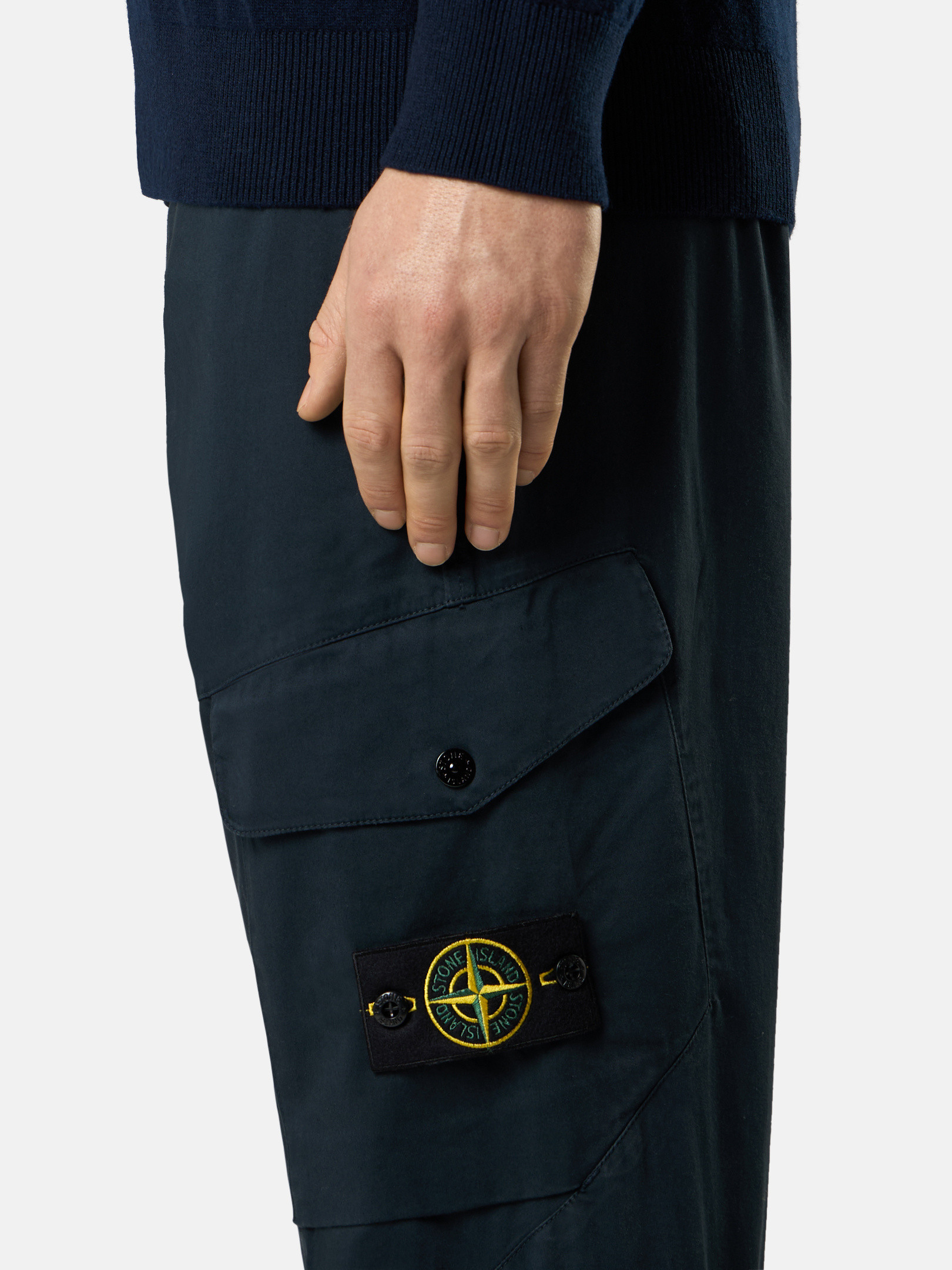 ネイビーブルー レギュラーフィット カーゴパンツ スナップボタン付き