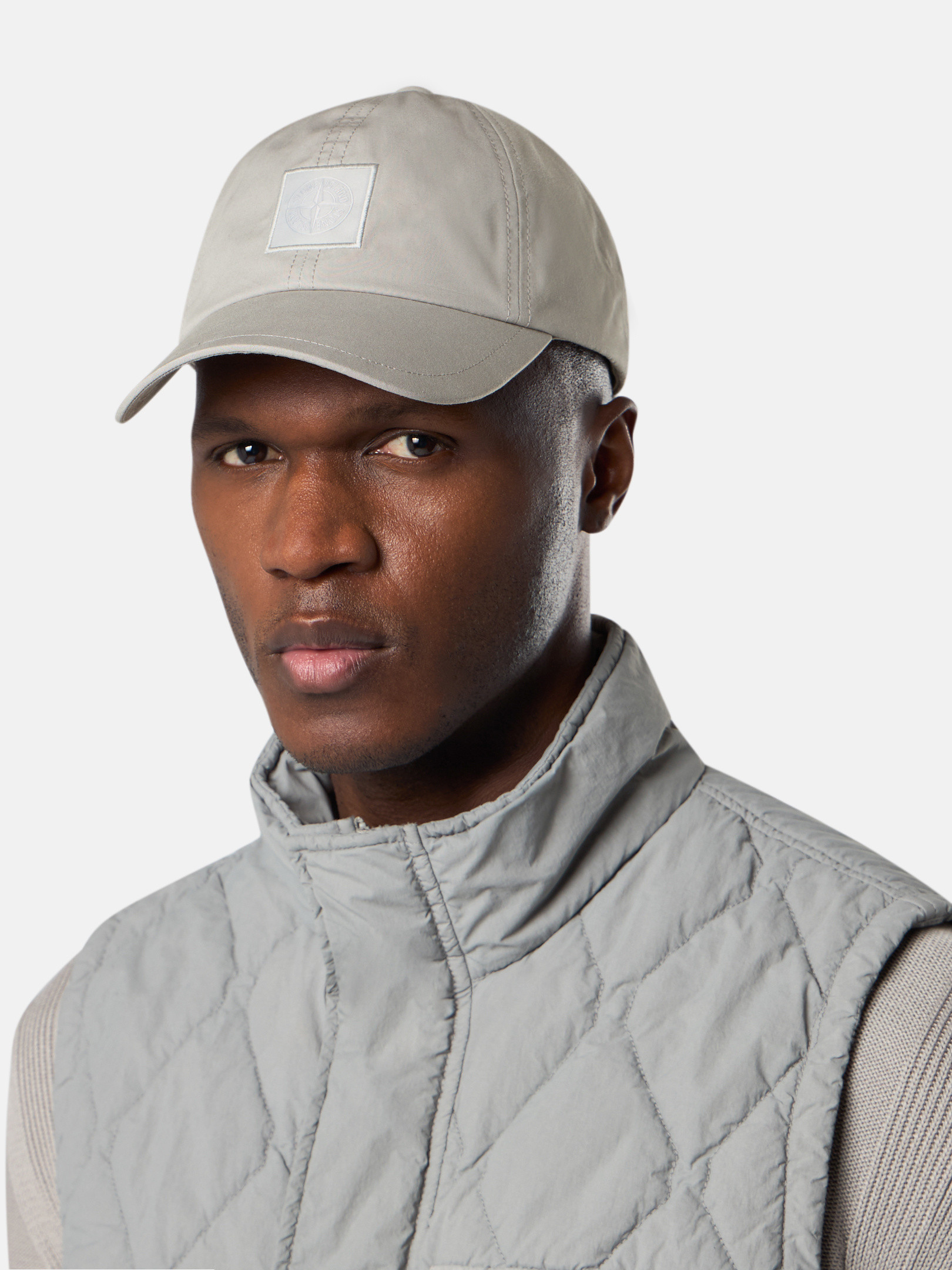 ロゴパッチ付きメンズ入りビーニー | Stone Island