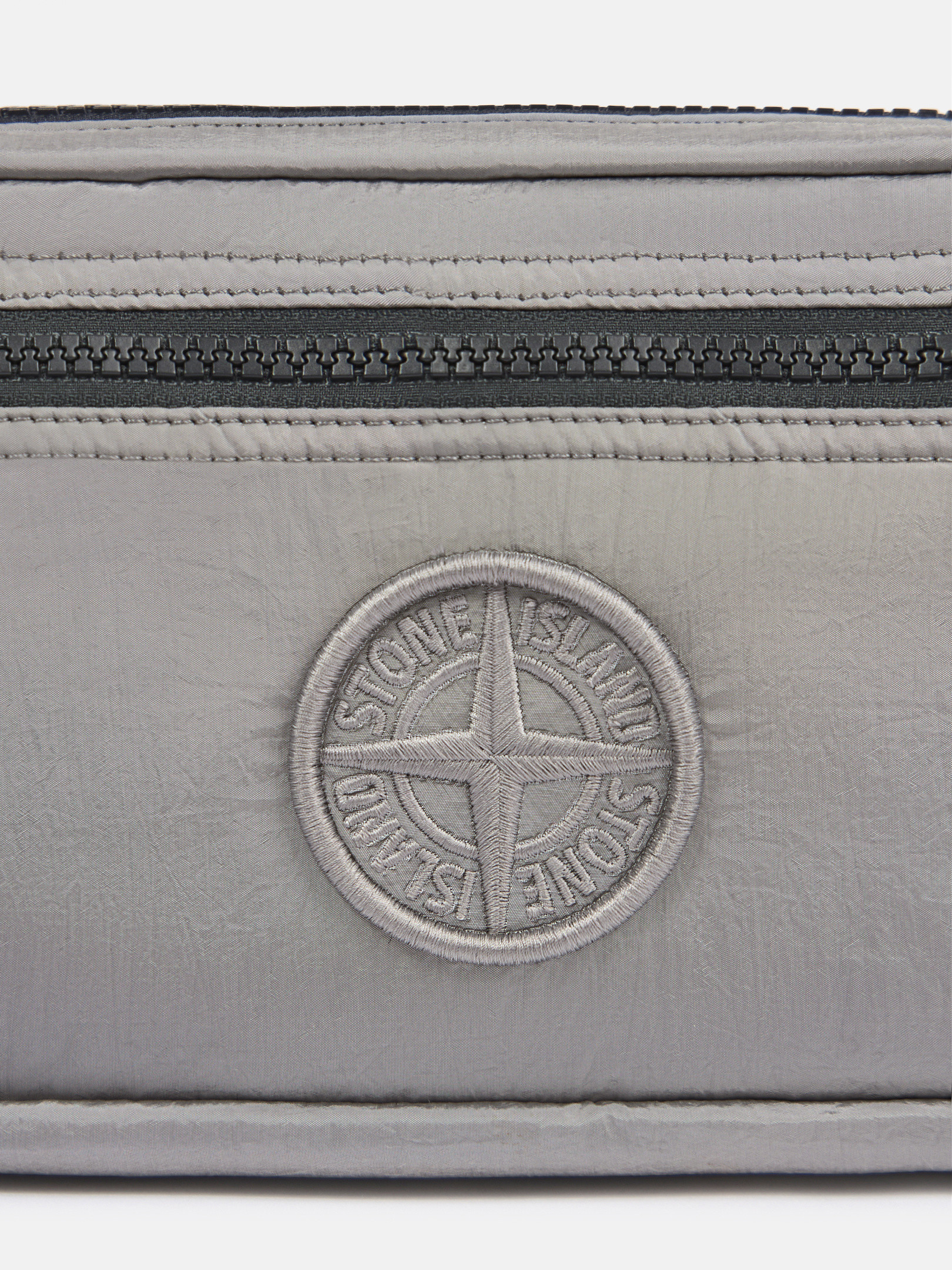 【関税込み】Stone グレー Nylon l ECONYL ポーチ Pearl Grey 9200917 NYLON METAL IN ECONYL® Padded zip pouch