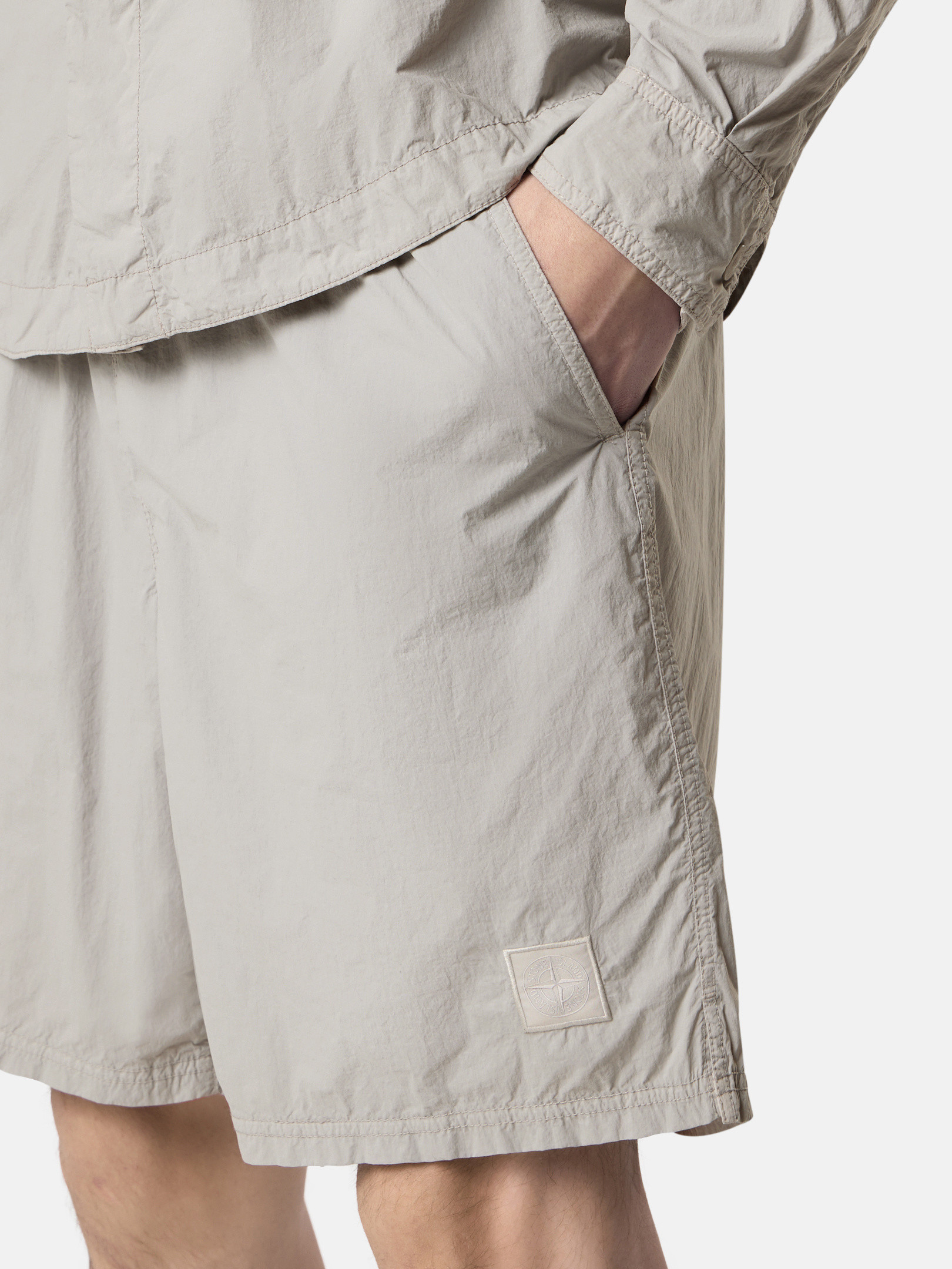 ダストグレー B100002 NYLON SMERIGLIATO_STONE ISLAND GHOST 