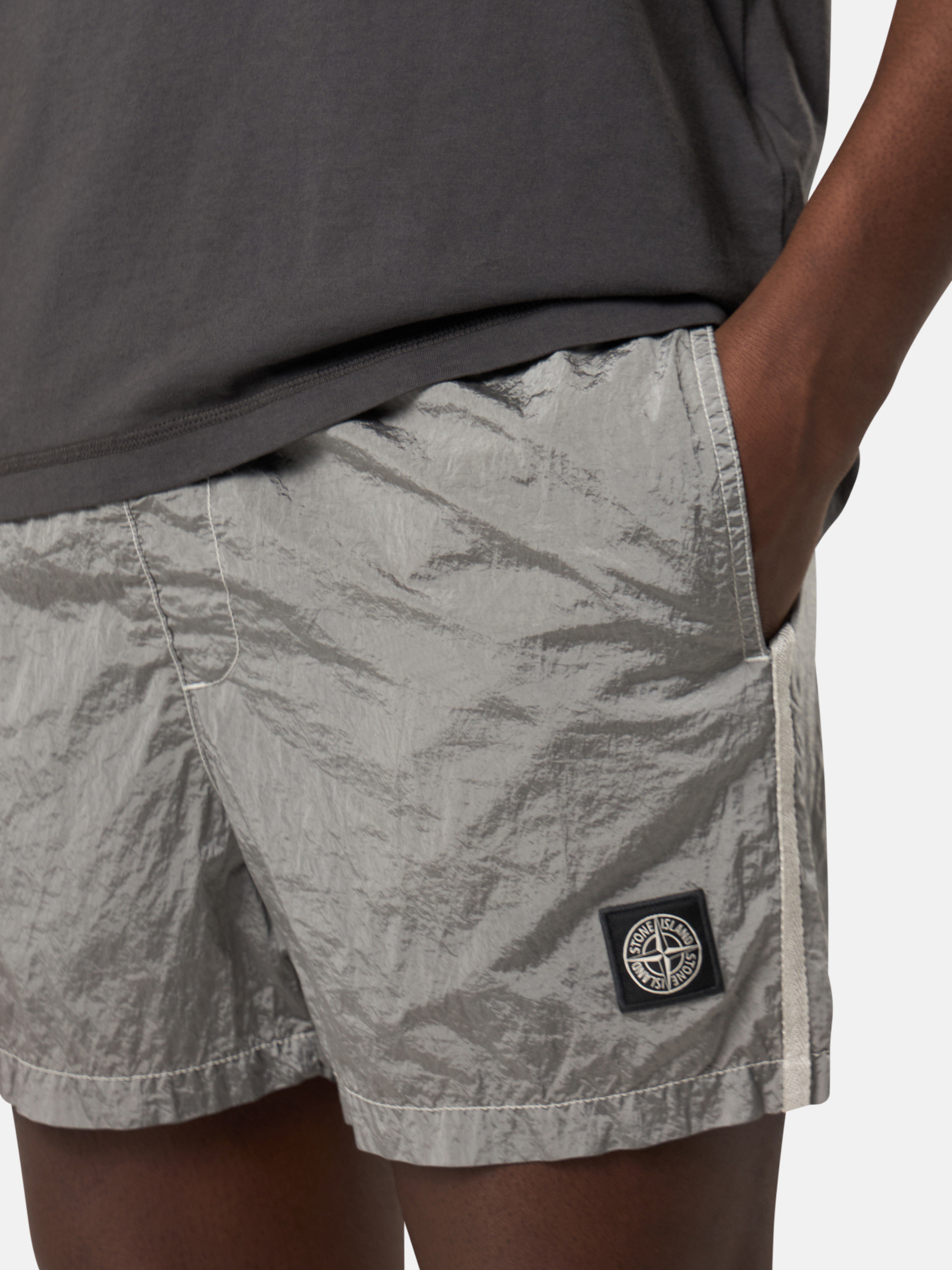 STONE  SWIM SHORTS　グレー　M　新品　ショーツ 夏活躍*STONE ISLAND*スイムショーツ 水着 ハーフパンツ メンズ