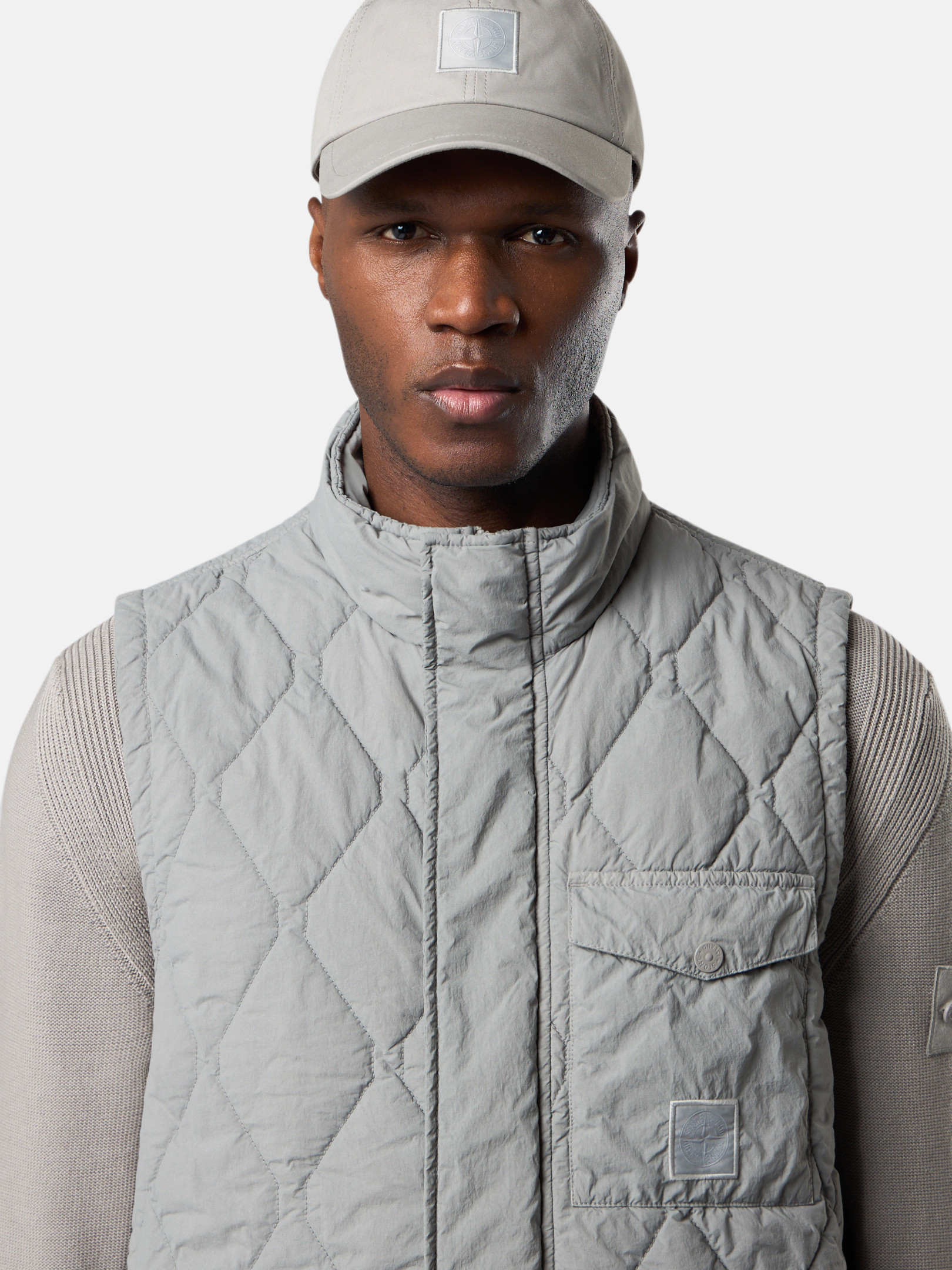 モノクロのジャケット、パンツ、ニットウェアのStone Island Ghost モノクロのジャケット、パンツ、ニットウェアのStone Island Ghost