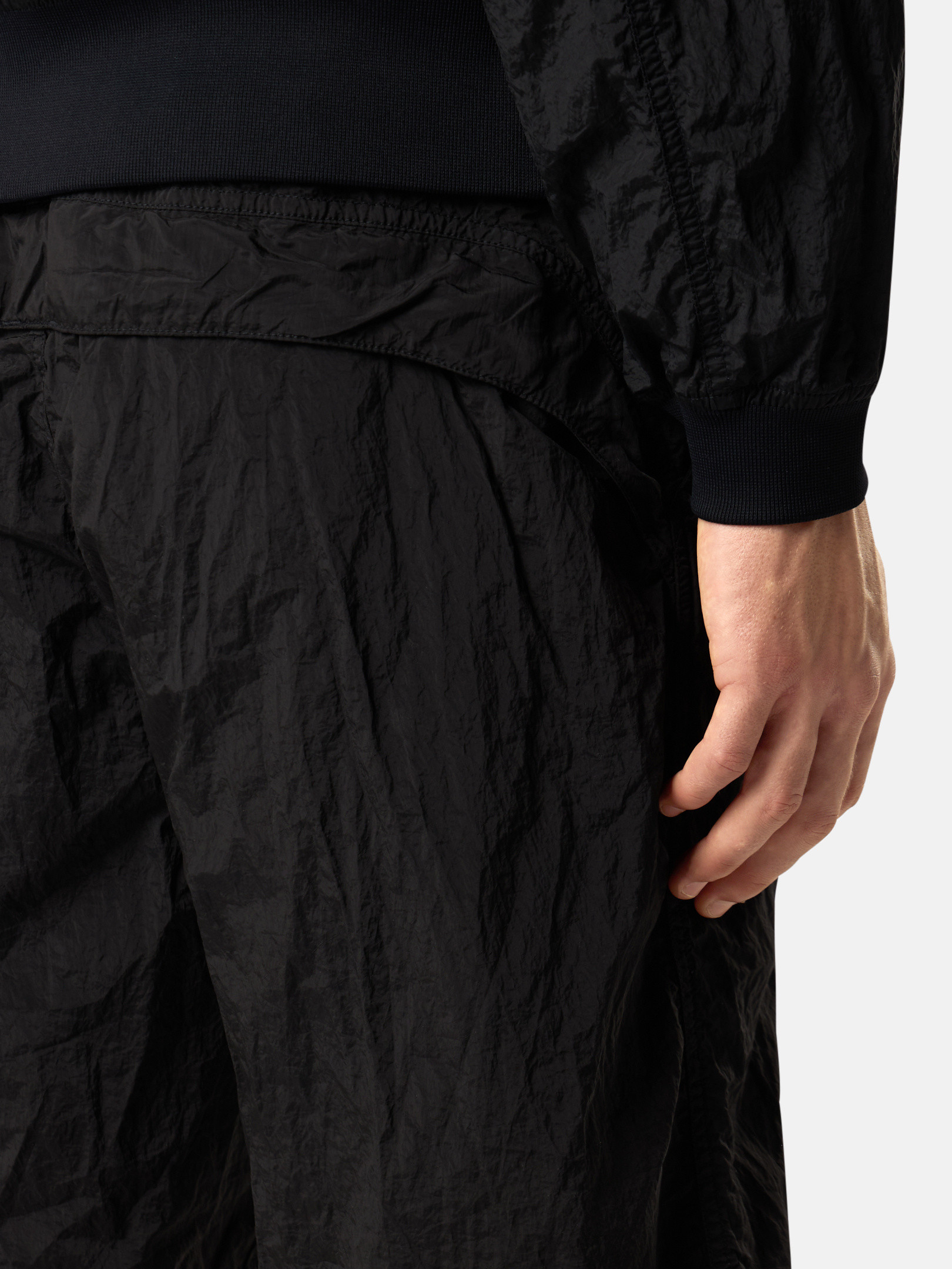 Black L100007 NYLON METAL IN ECONYL® Comfort-fit cargo Black L100007 NYLON METAL IN ECONYL® Comfort-fit cargo