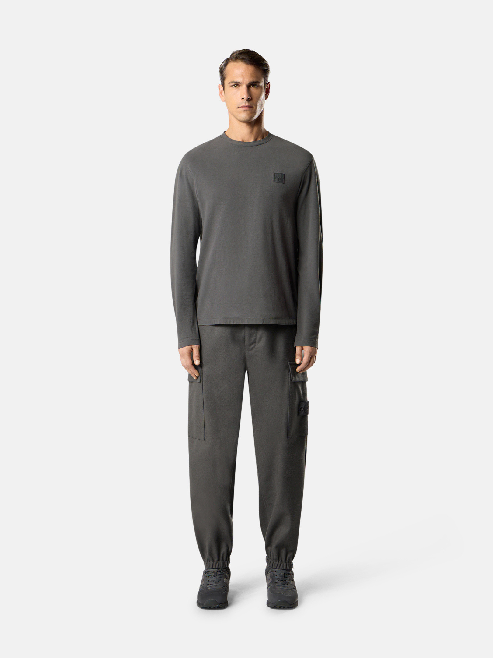 【極美品❗️】stone  ロンT スウェット　ダークグレー　黒　M 極美品❗️】stone island ロンT スウェットダークグレー黒M
