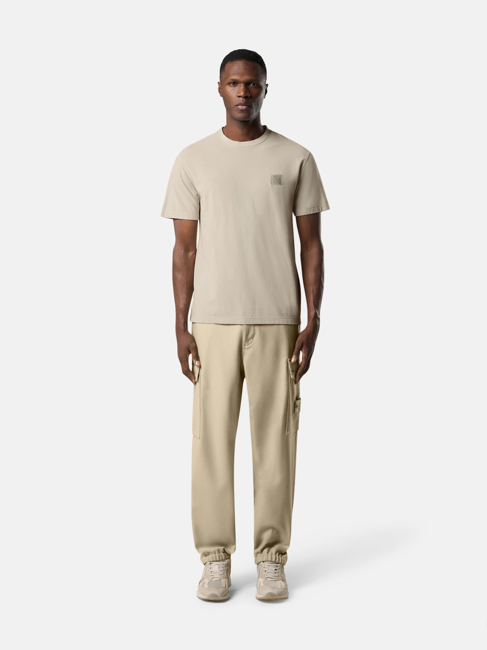 ベージュ スリムフィット Tシャツ Compassロゴパッチ 2100034 ベージュ スリムフィット Tシャツ Compassロゴパッチ 2100034