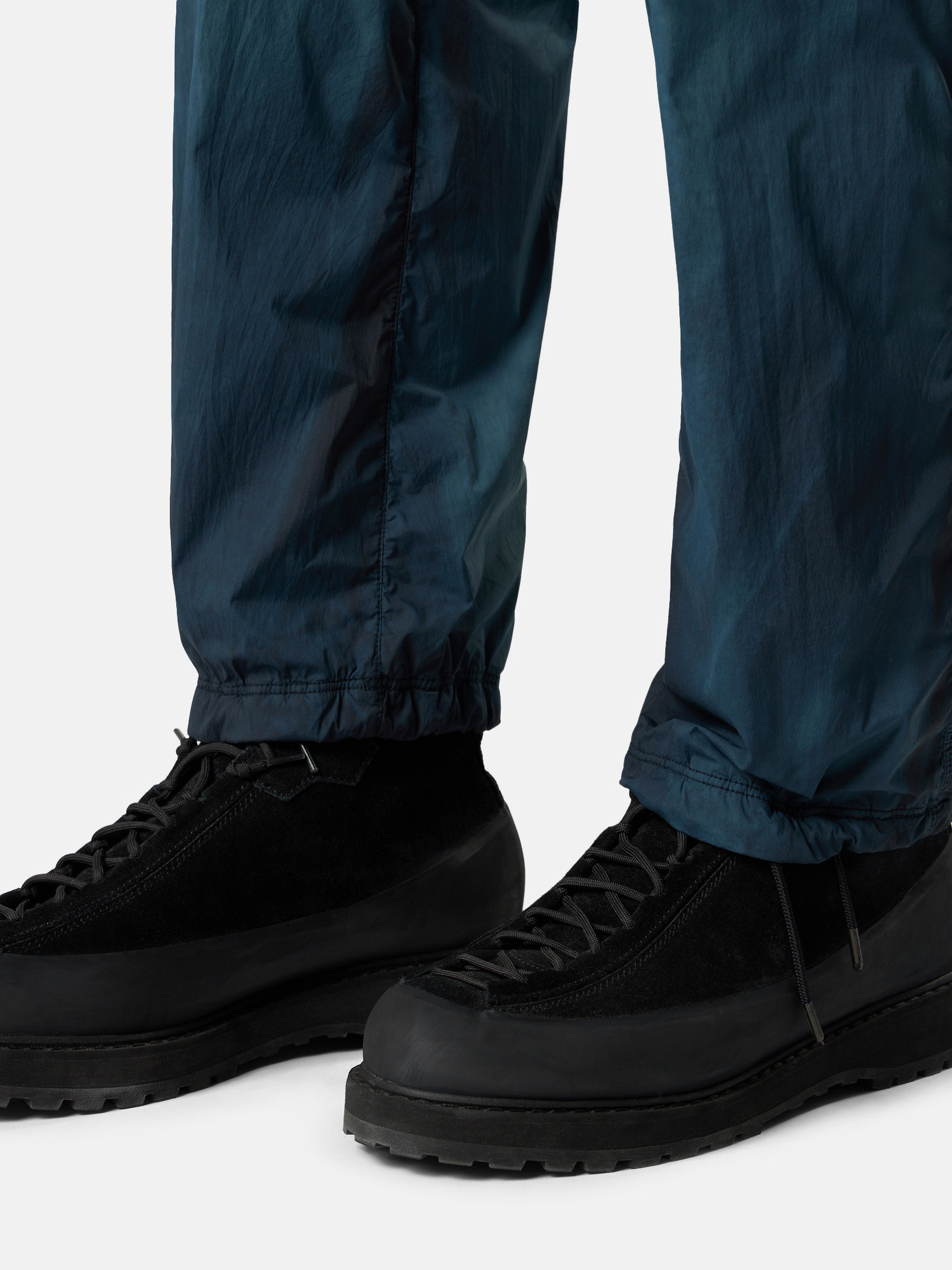 ブラック リラックスフィット ジョガーパンツ 防風＆耐水コーティング