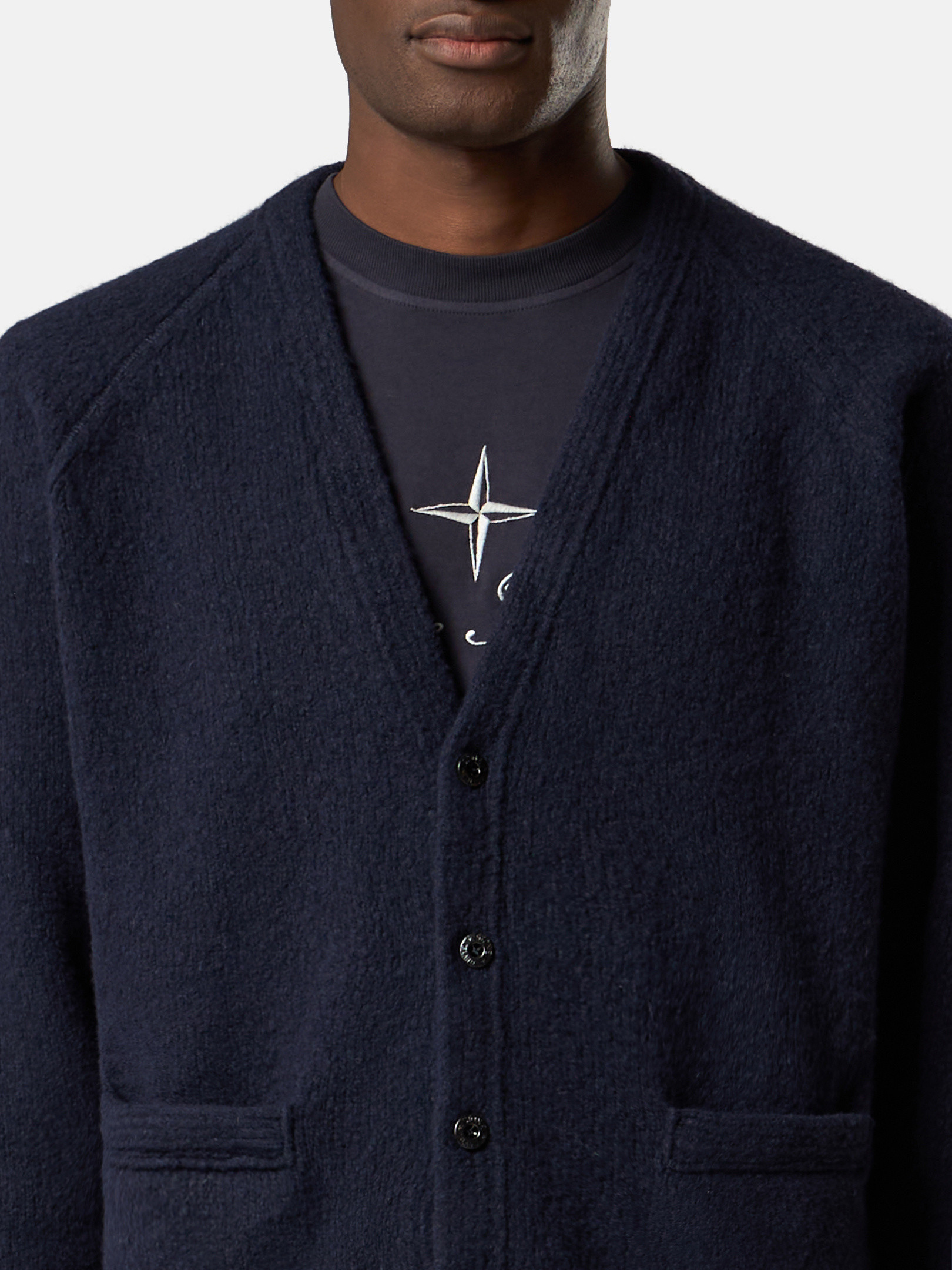 Vネックとボタン付きメンズカーディガン | Stone Island