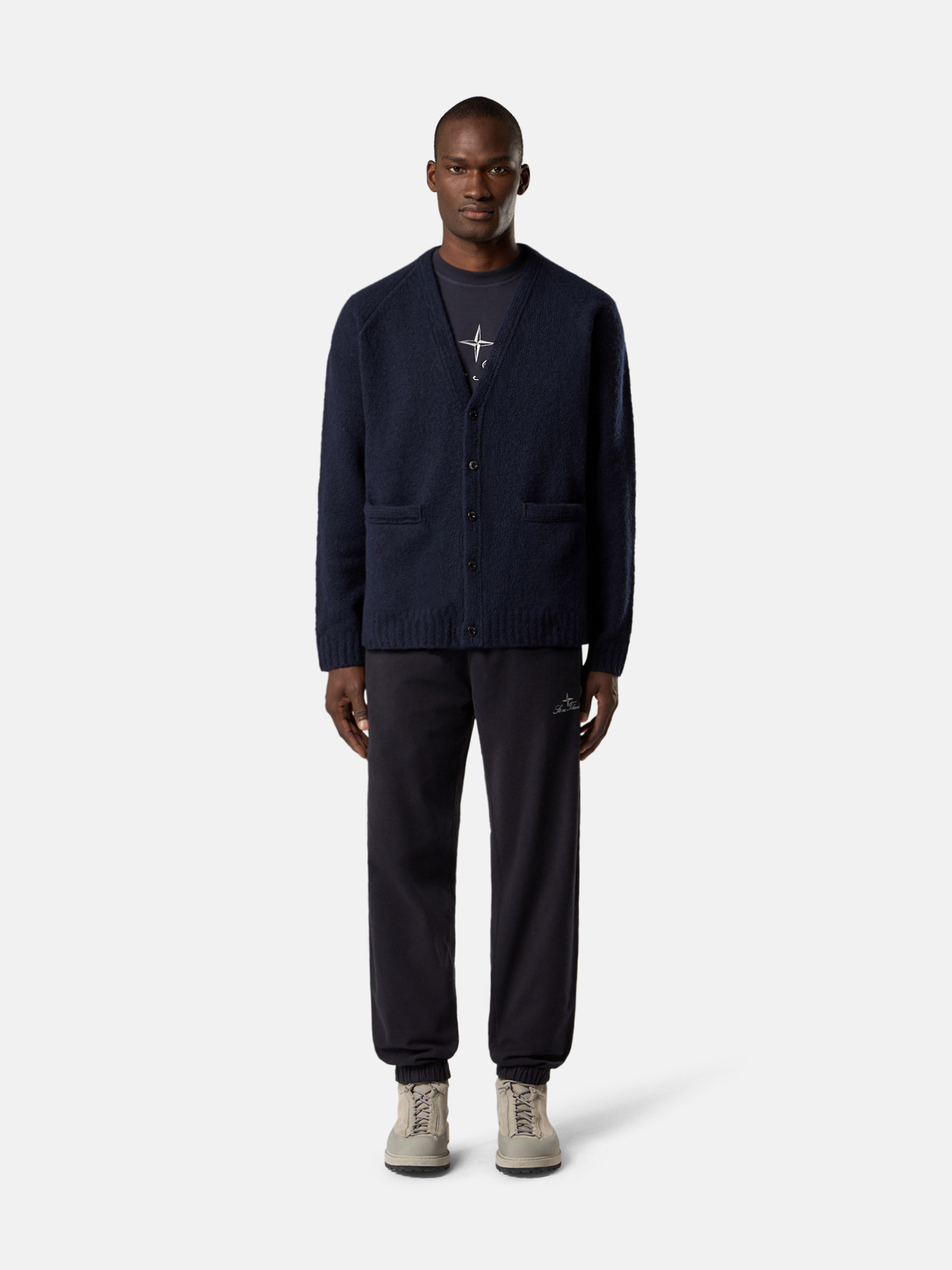 Vネックとボタン付きメンズカーディガン | Stone Island