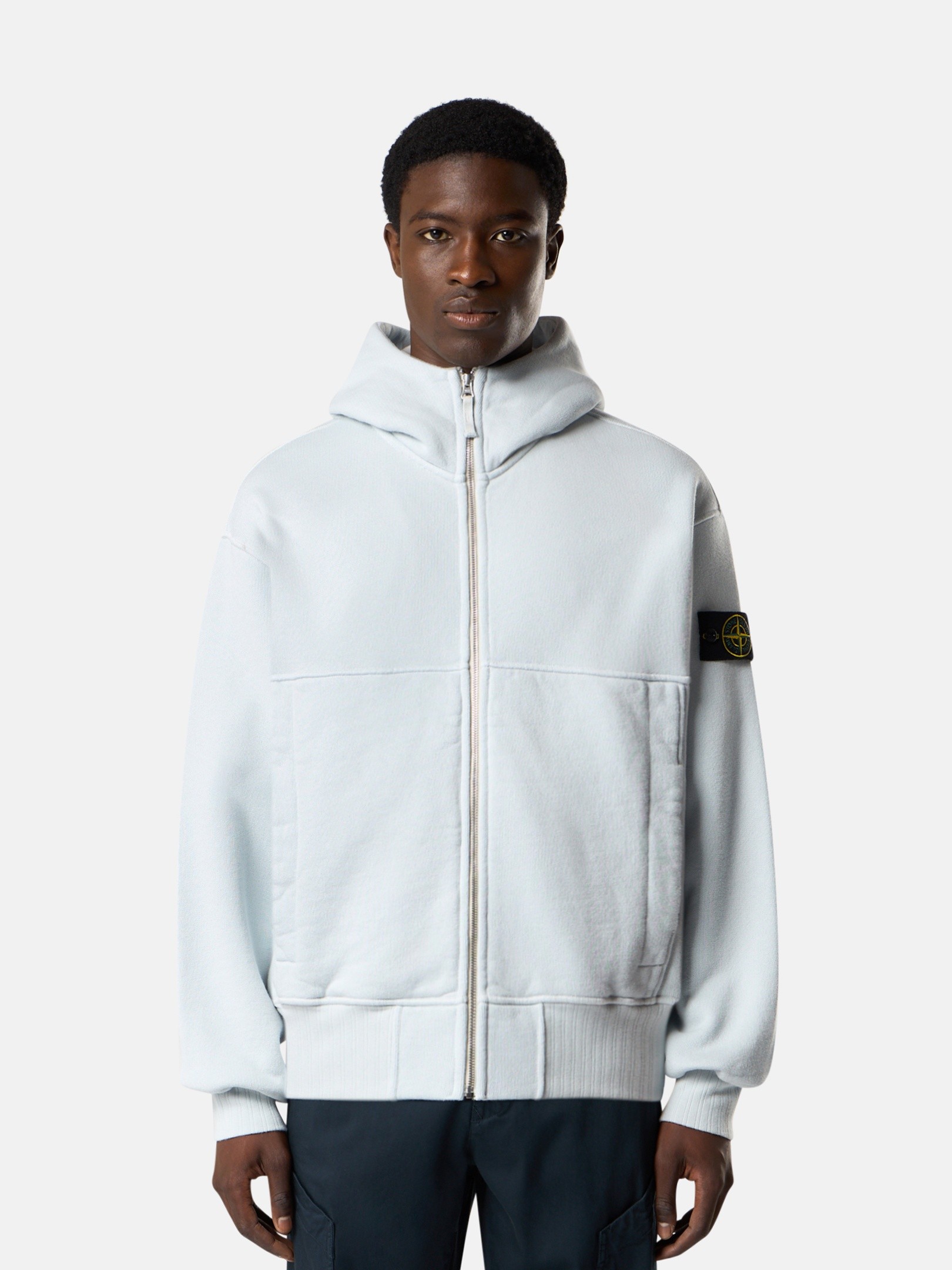 フード付きスウェットとラウンドネックスウェット | Stone Island
