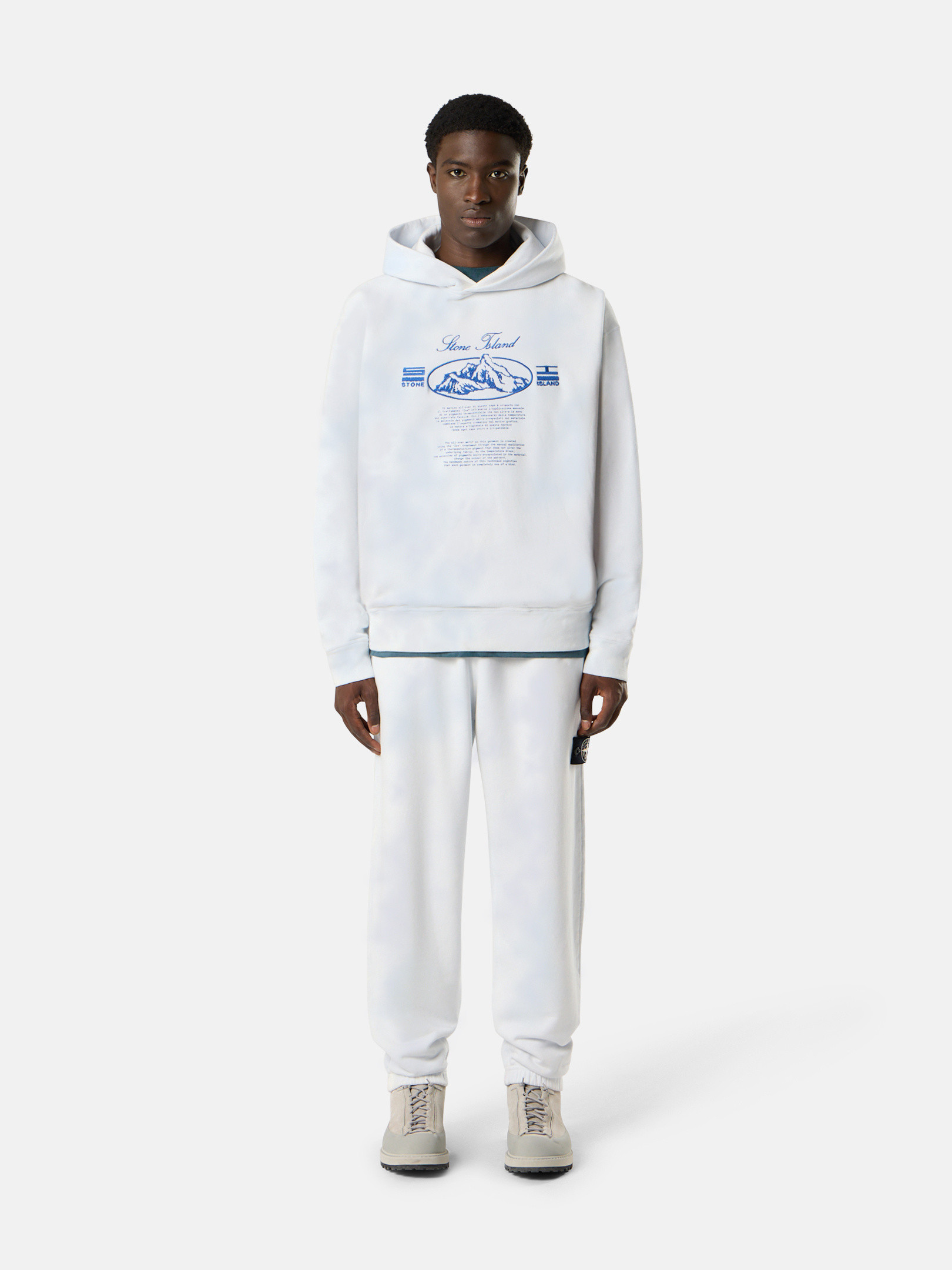 フード付きスウェットとラウンドネックスウェット | Stone Island