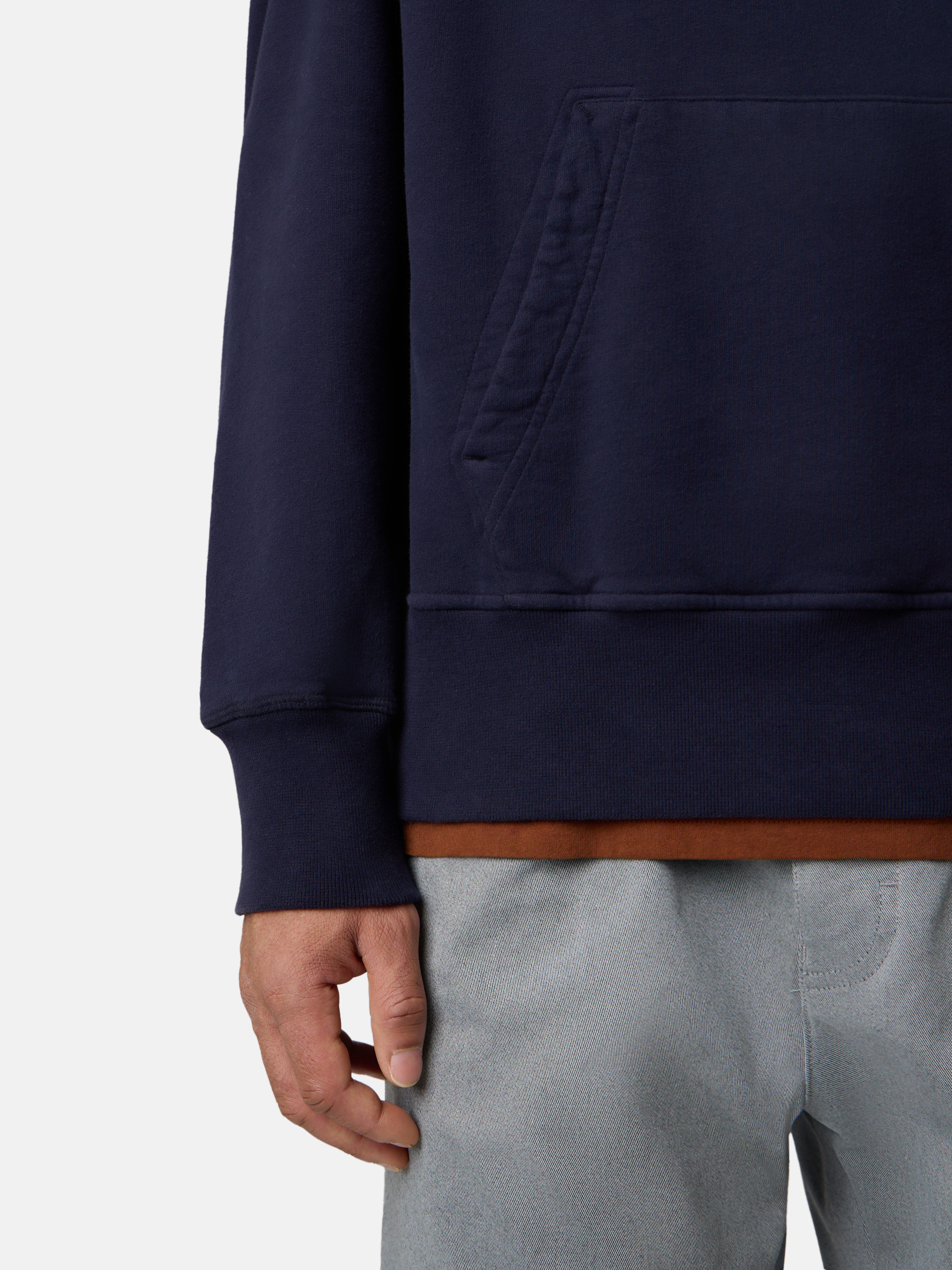 フード付きスウェットとラウンドネックスウェット | Stone Island