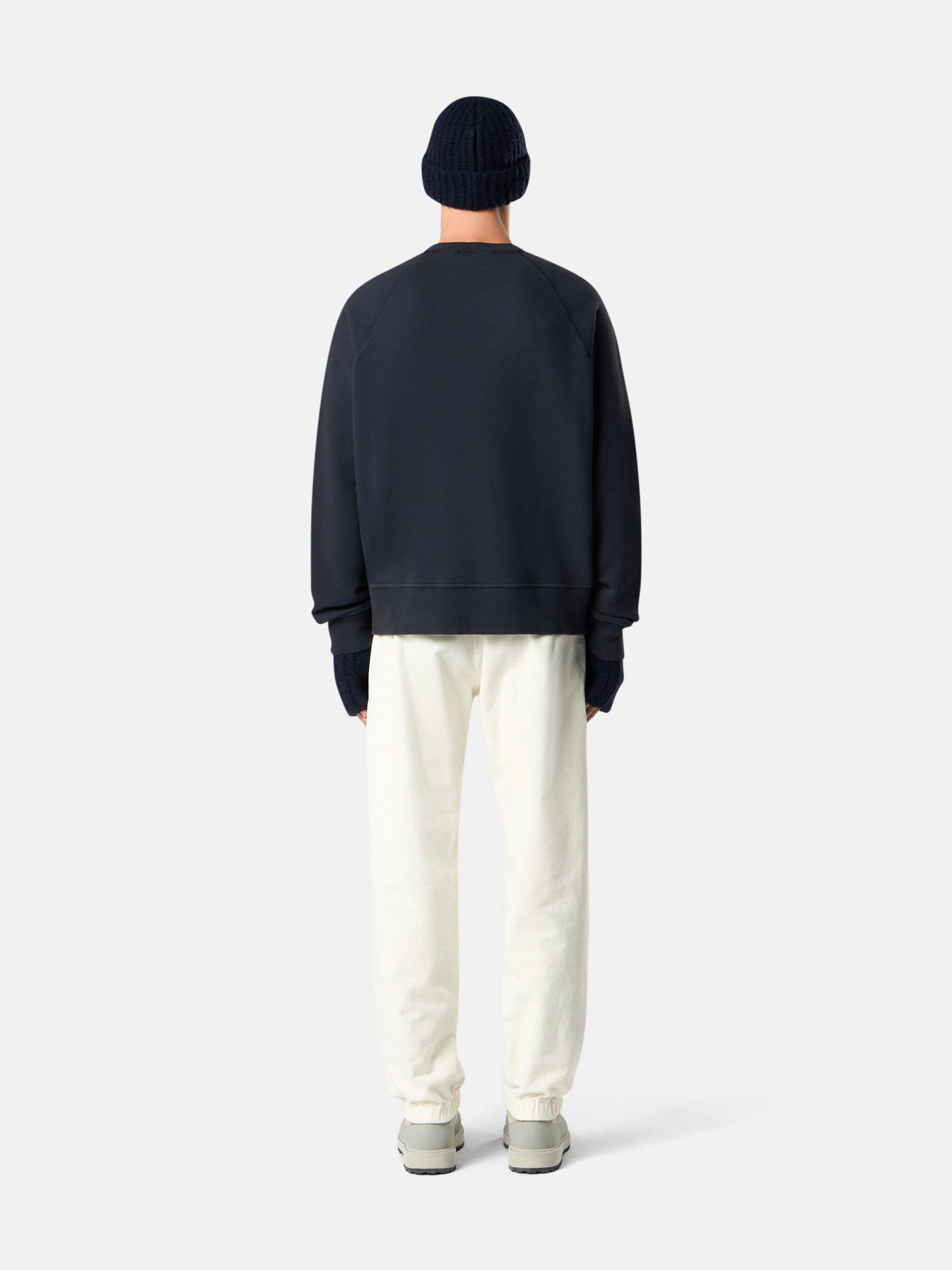 フード付きスウェットとラウンドネックスウェット | Stone Island