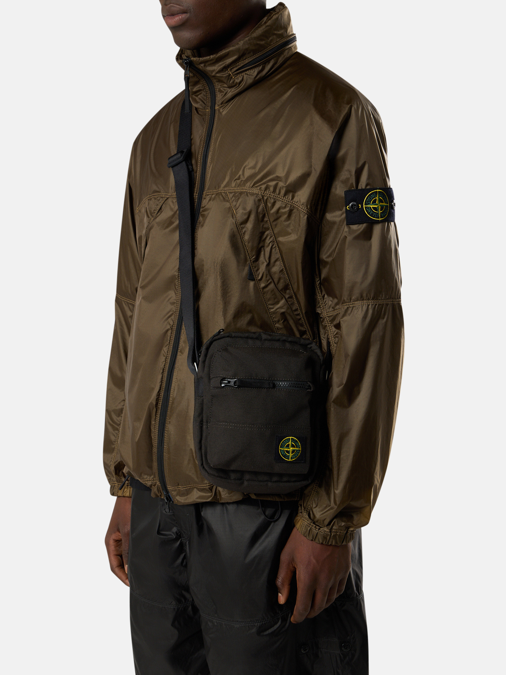 メンズバッグ：クロスボディストラップ付き | Stone Island