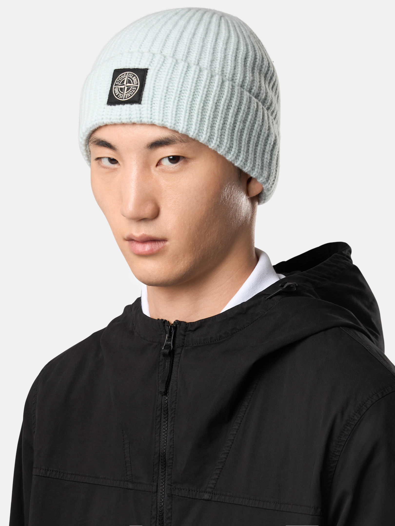 Stone  ニット帽 グレー ロゴ付き Stone Island ニット帽 グレー ロゴ付き