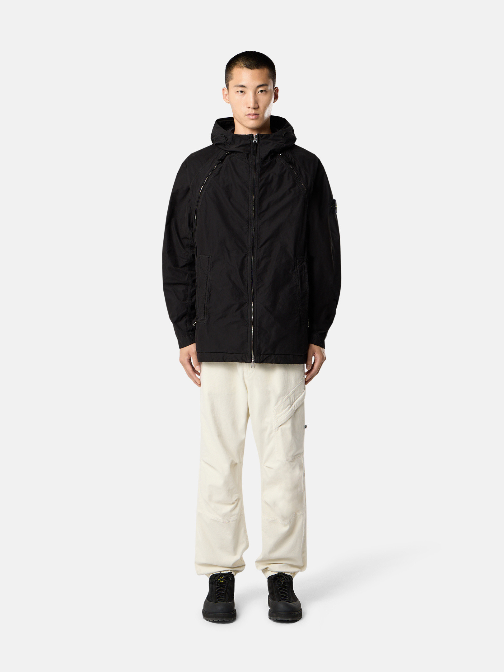 ブラック フードジャケット 撥水加工＆ファスナー付きポケット Q100013