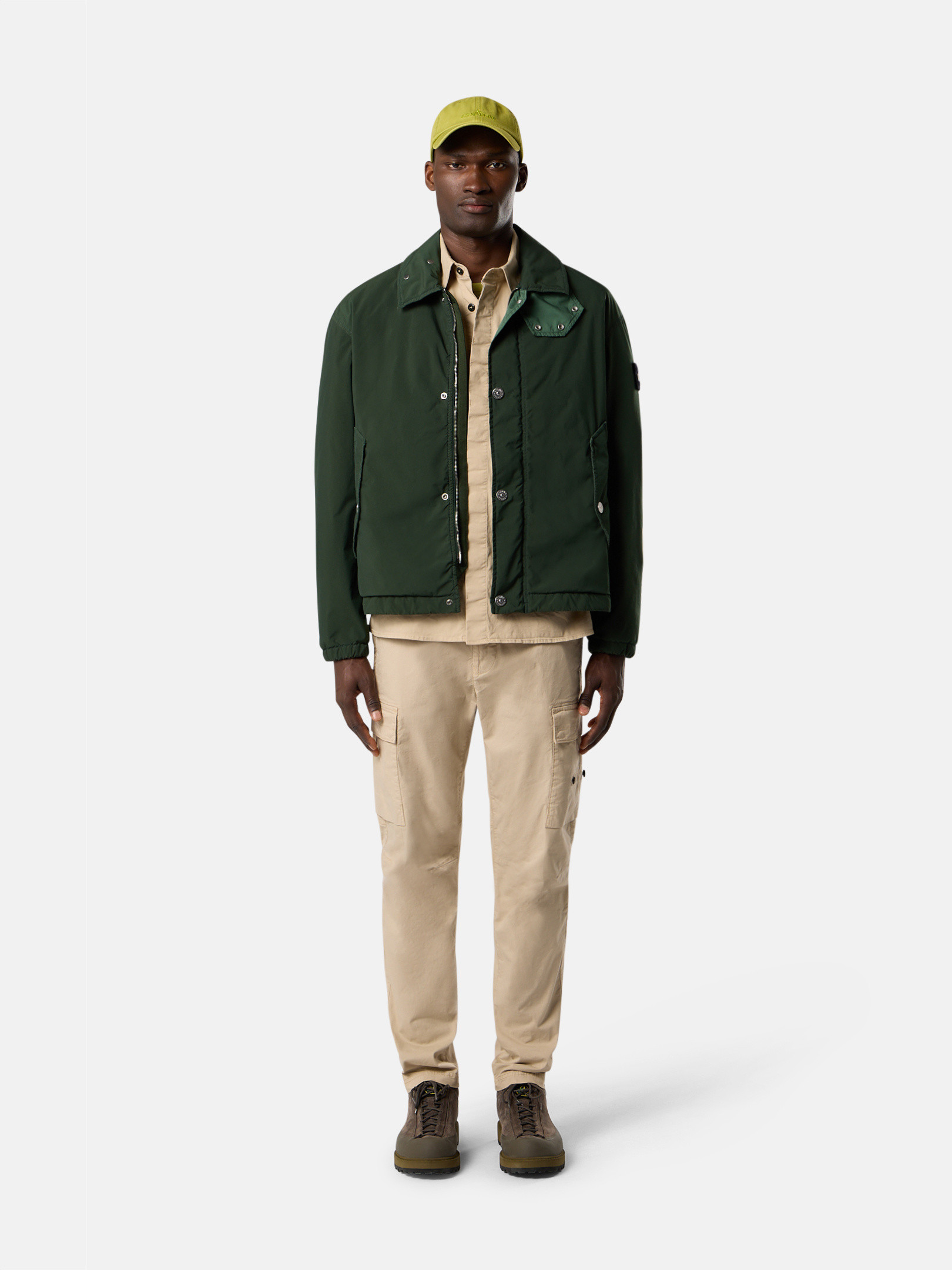 メンズ軽量ジャケットとトレンチコート | Stone Island
