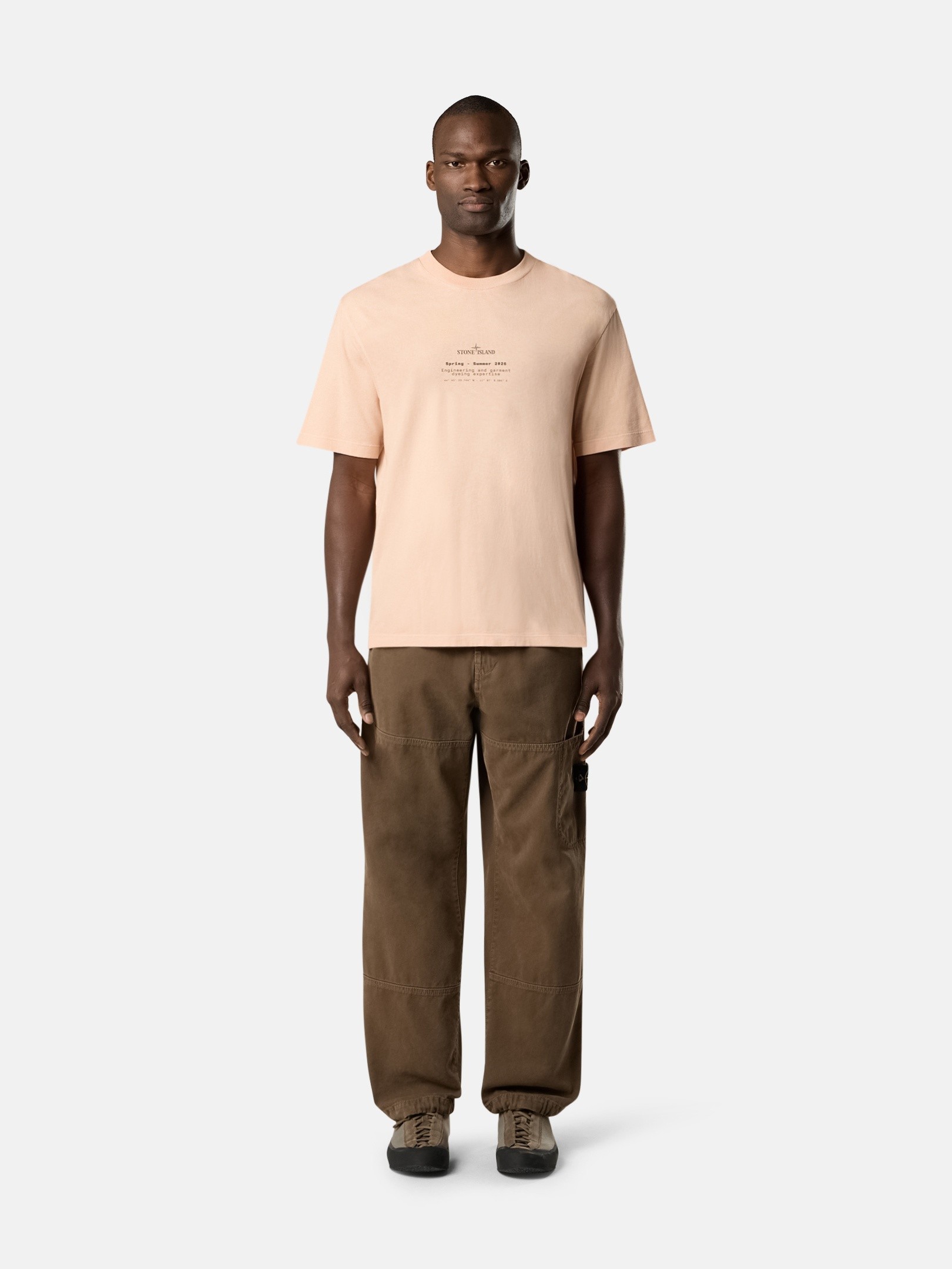 プラスターピンク レギュラーフィット Tシャツ 'Stone'プリント