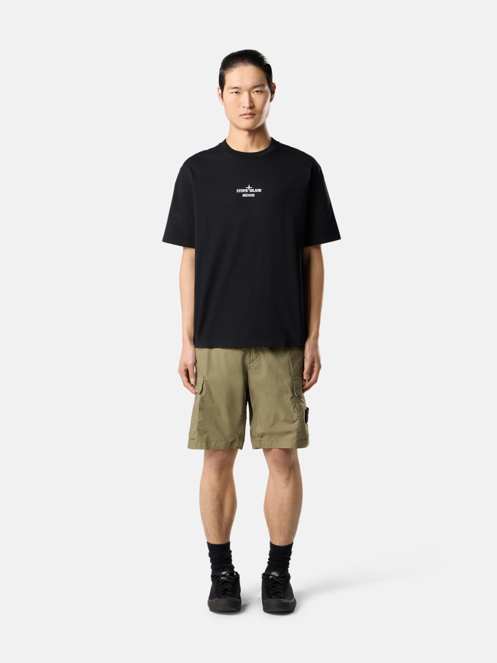 ブラック レギュラーフィット Tシャツ 'ARCHIVIO'プリント 2100023