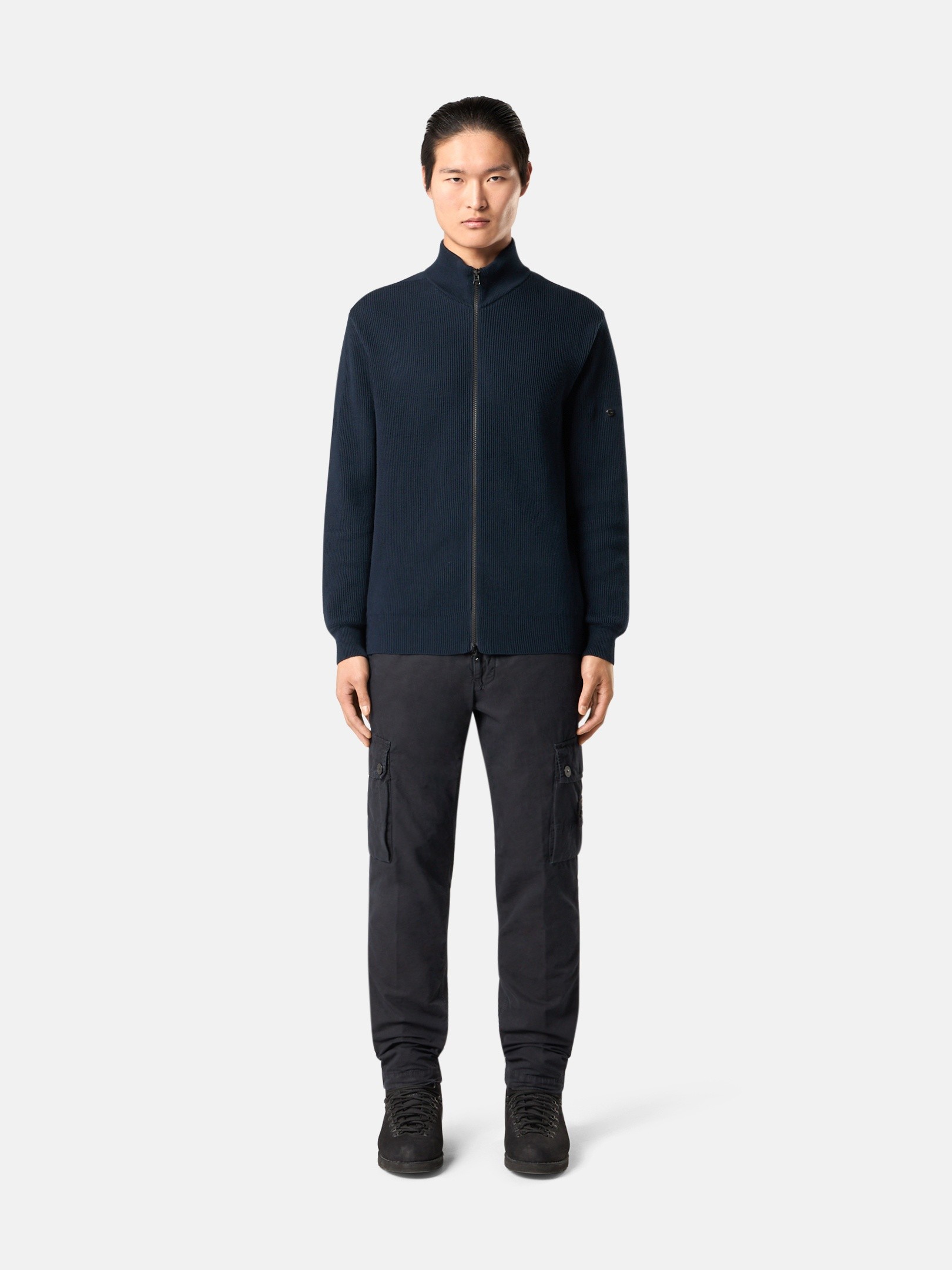 Black Regular-tapered-fit cargo pants with zipper pockets 3100051