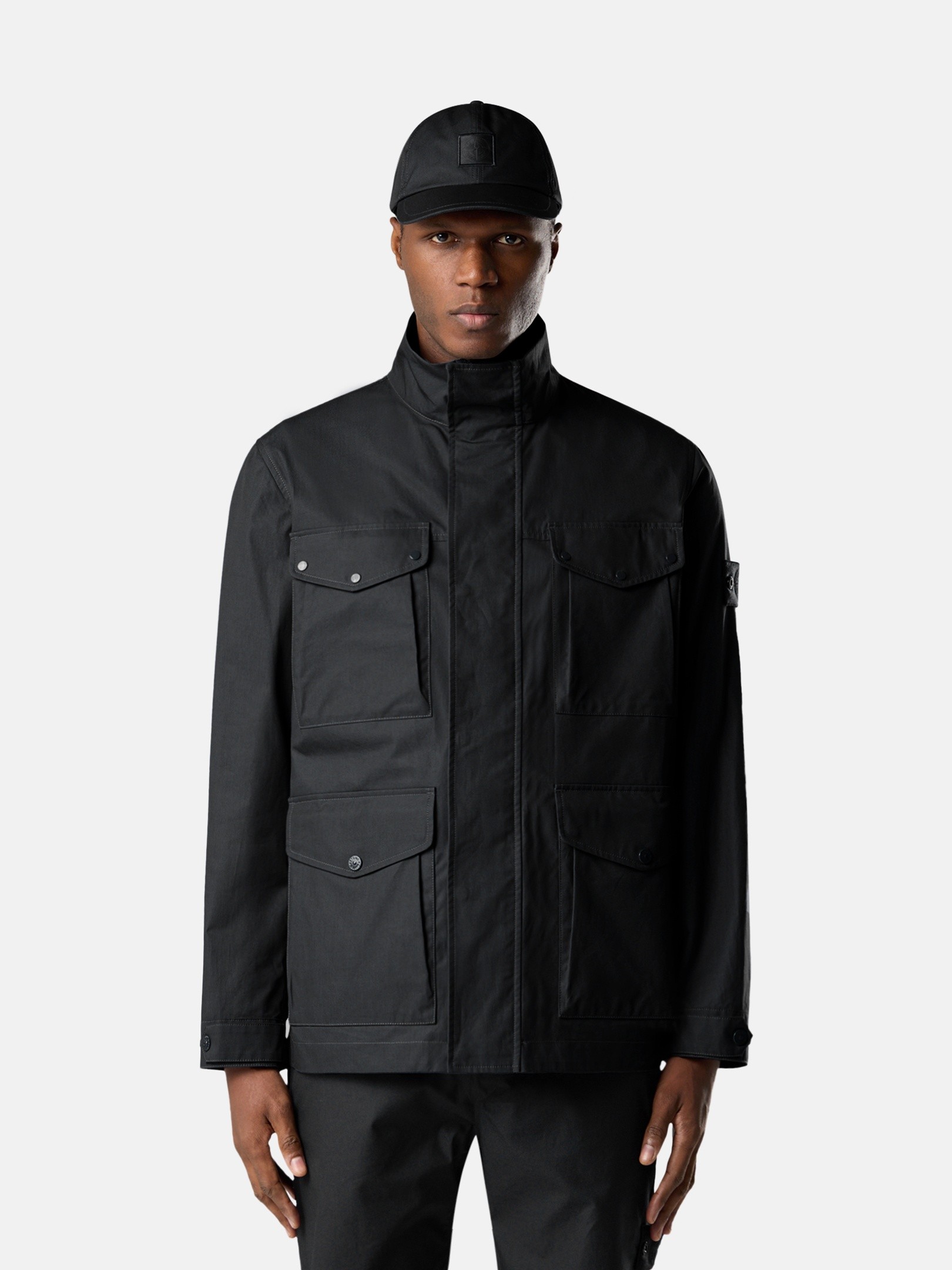 メンズ軽量ジャケットとトレンチコート | Stone Island