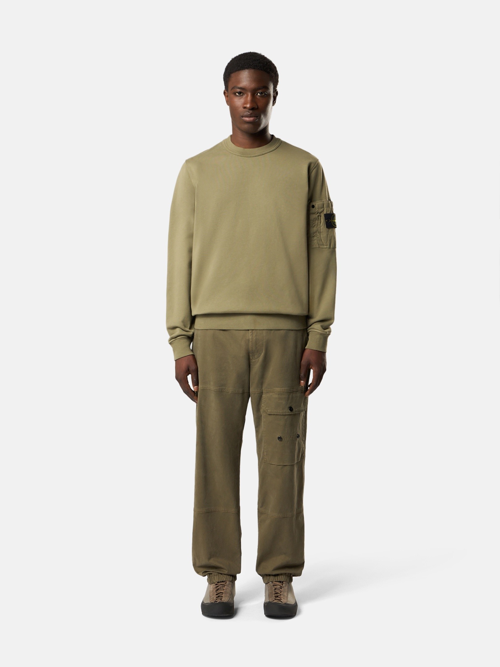 フード付きスウェットとラウンドネックスウェット | Stone Island