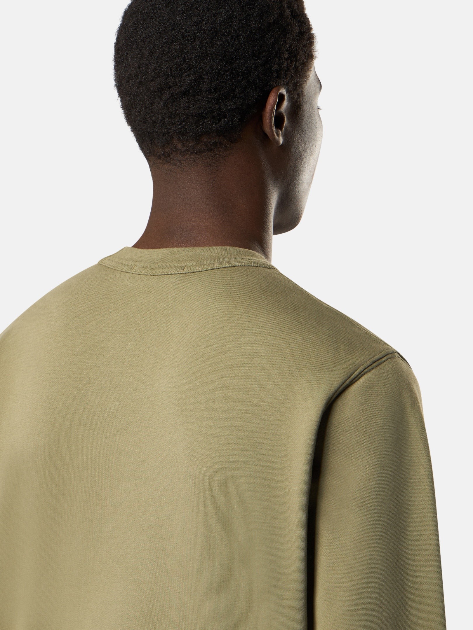 フード付きスウェットとラウンドネックスウェット | Stone Island