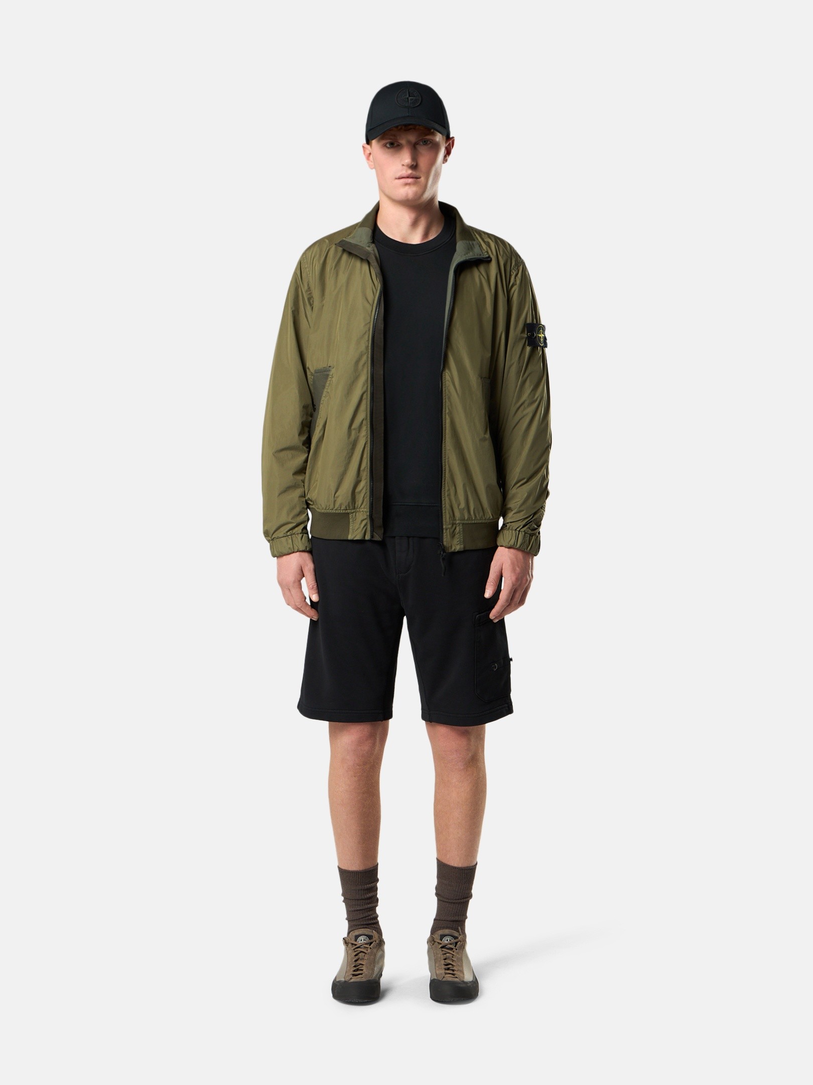 フード付きスウェットとラウンドネックスウェット | Stone Island