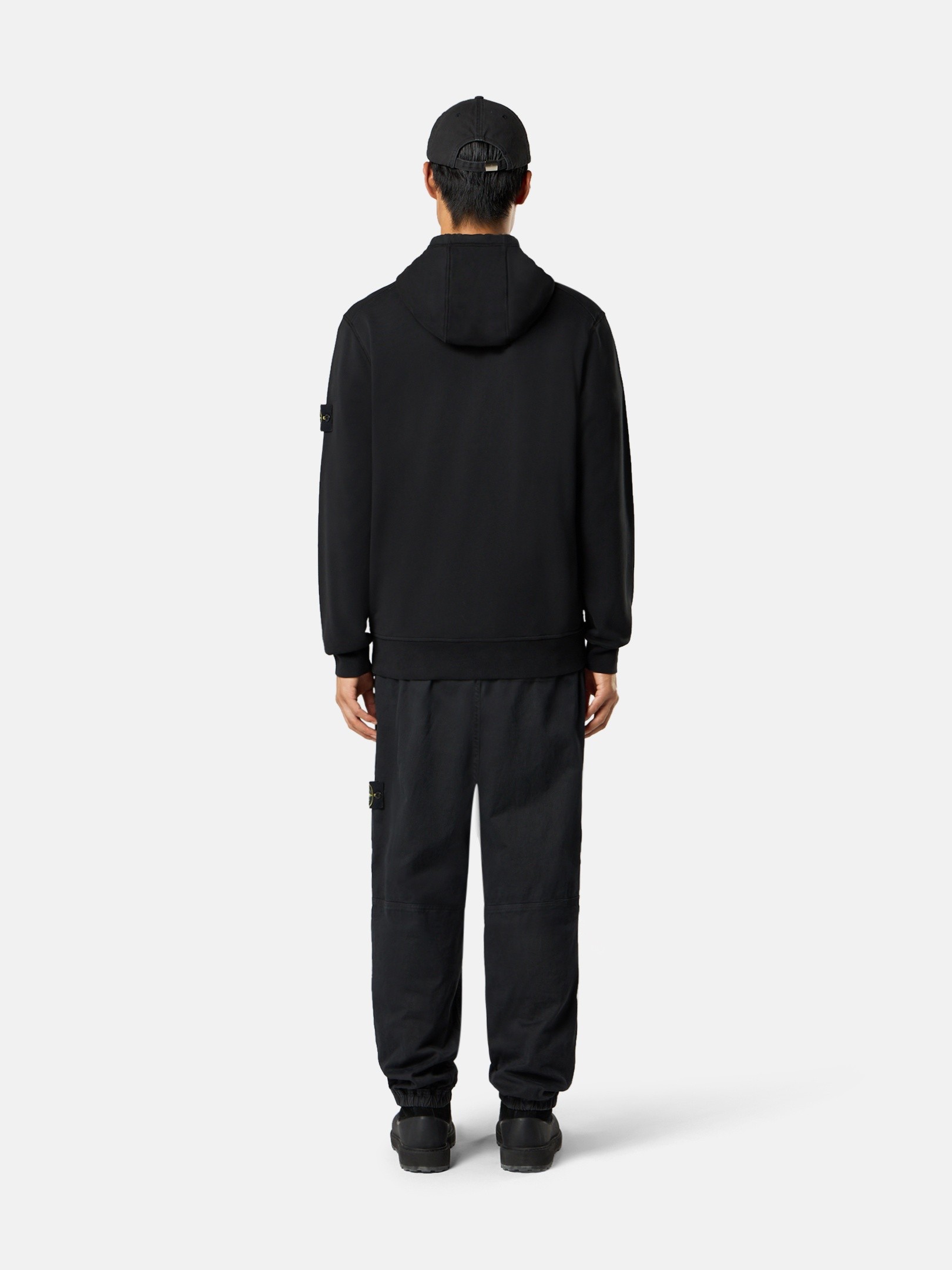 フード付きスウェットとラウンドネックスウェット | Stone Island