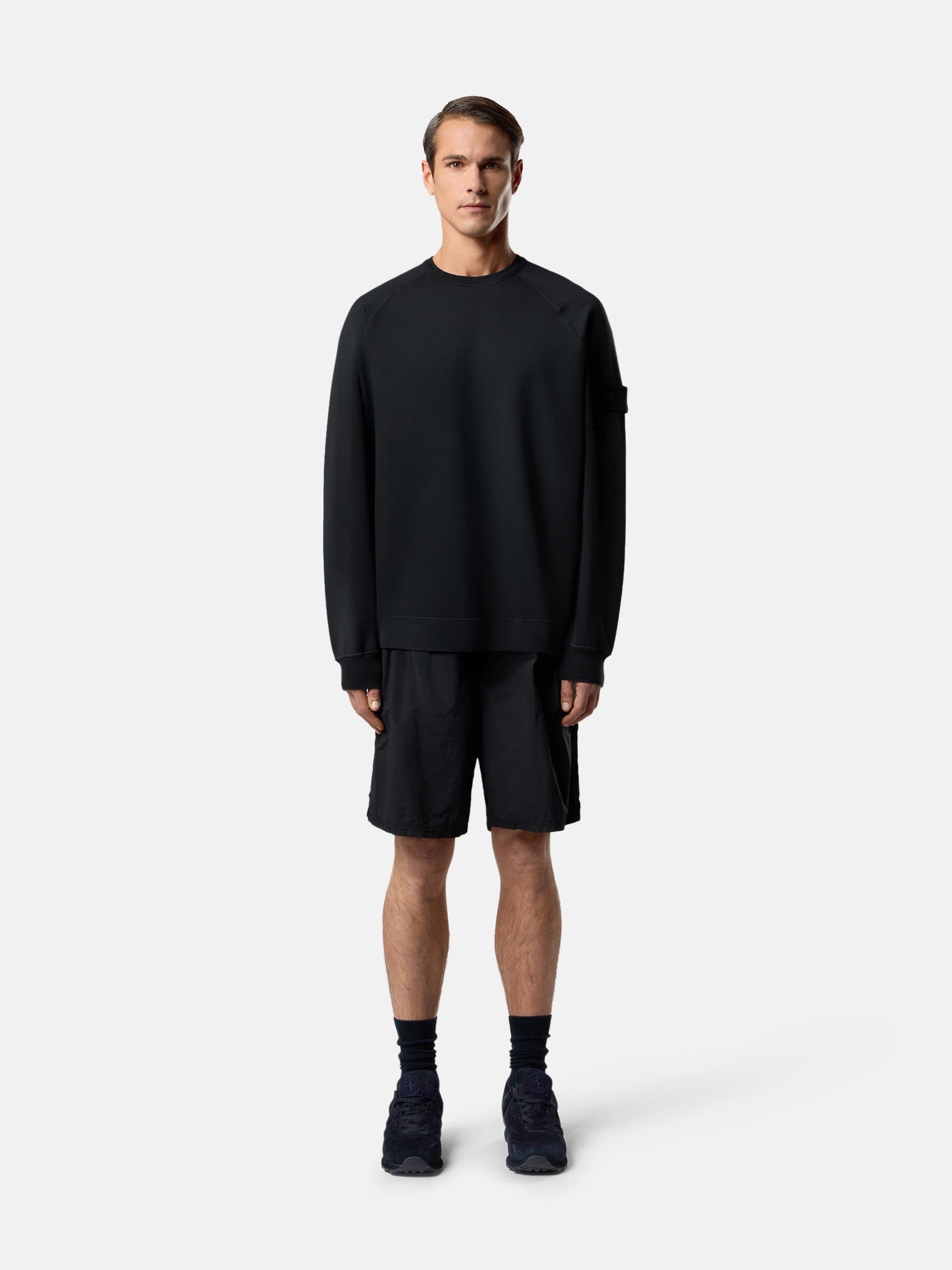 Black Regular-fit crewneck sweatshirt with raglan sleeves 6100064