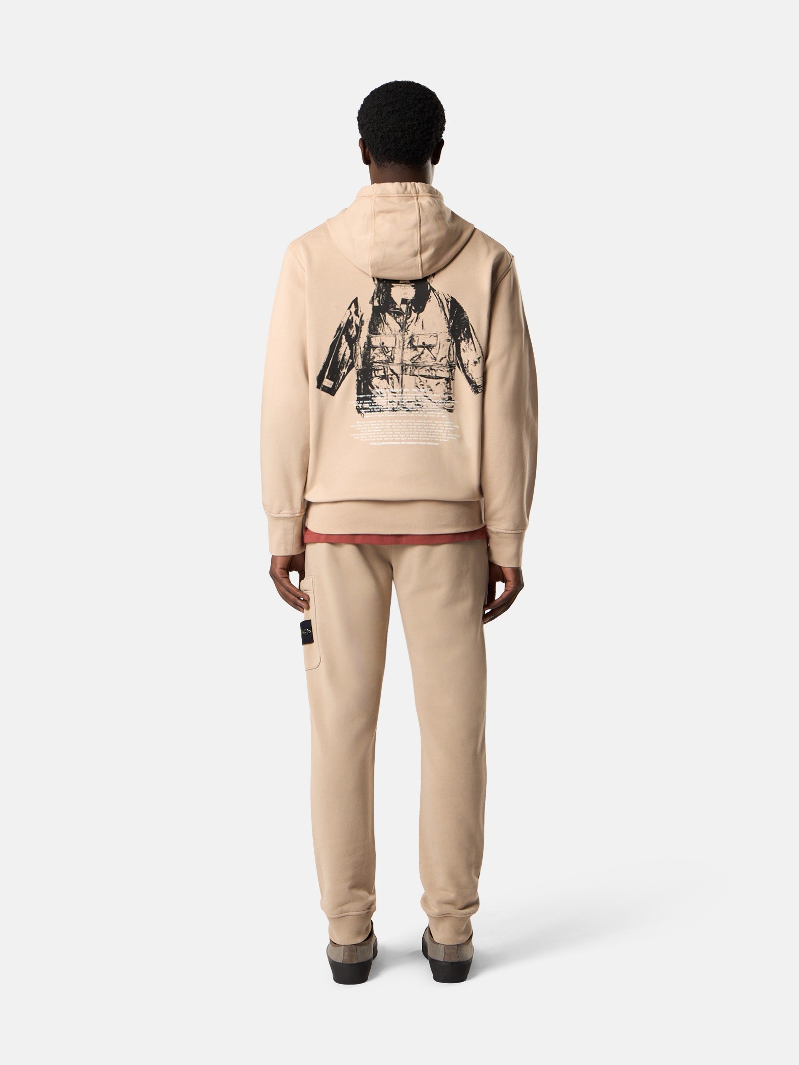 フード付きスウェットとラウンドネックスウェット | Stone Island