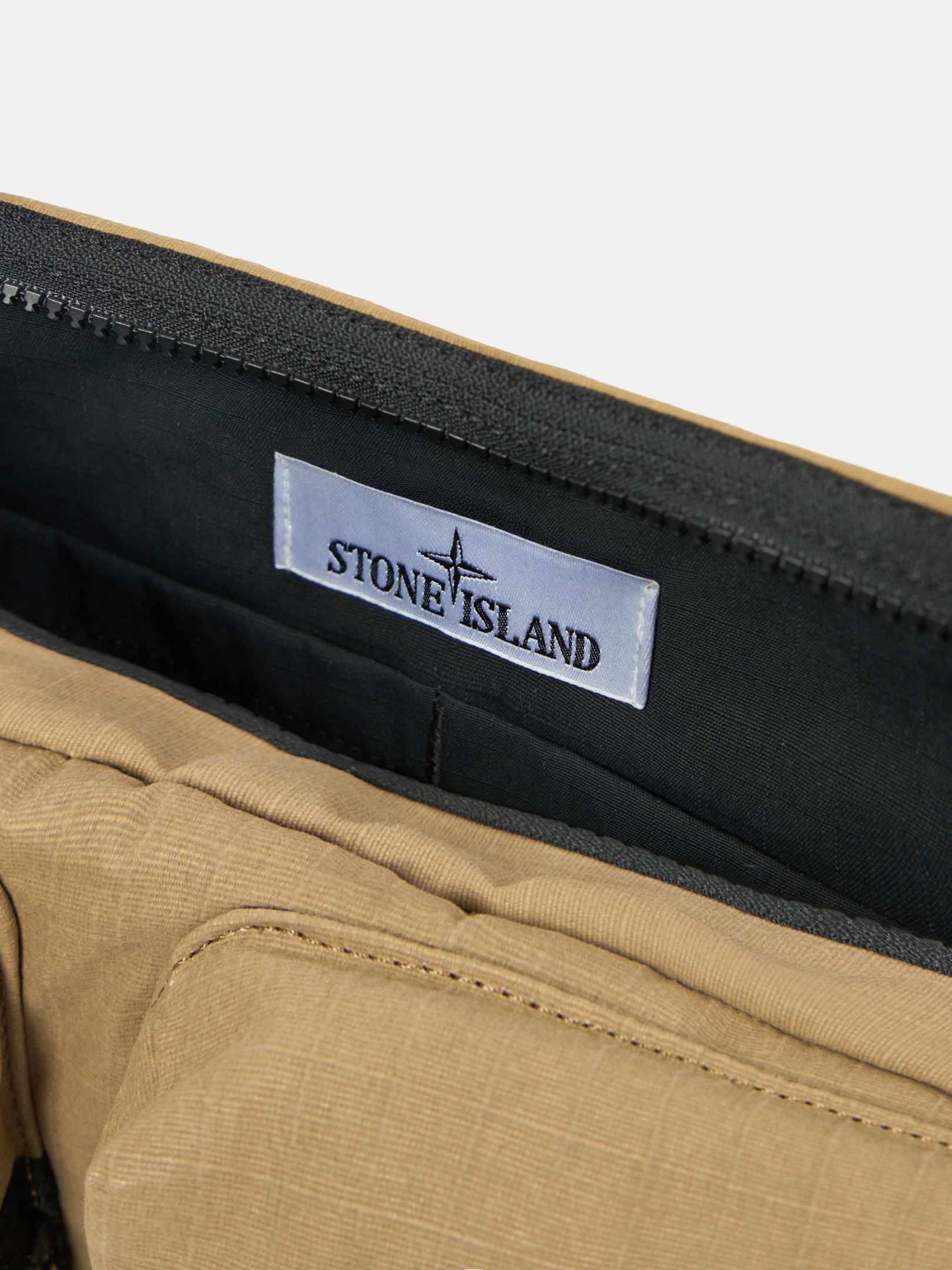 メンズバッグ：クロスボディストラップ付き | Stone Island