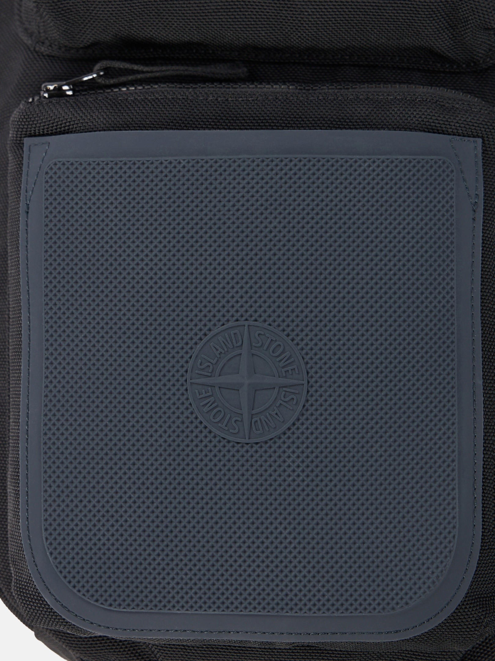 アジャスタブルとワンショルダーのバックパック | Stone Island