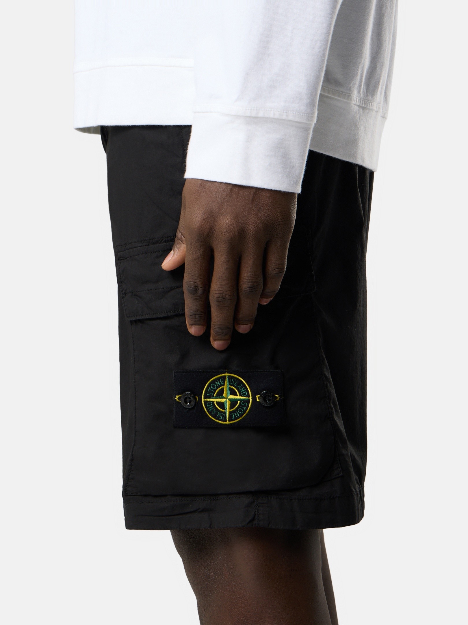 Black Regular-fit cargo Bermuda shorts with zipper pockets L100020