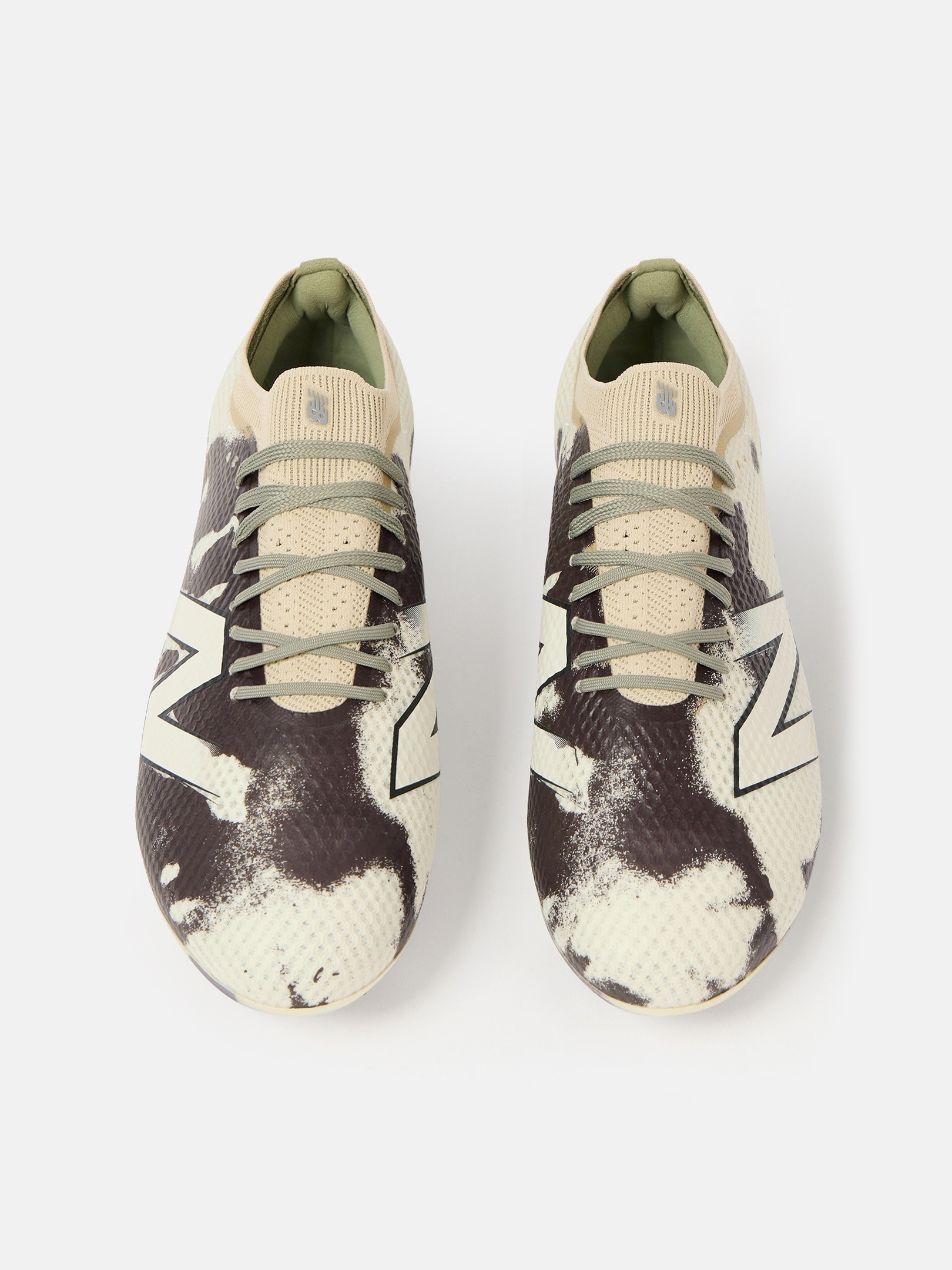 Ivory Soccer boot with form-fitting precision and heat-reactive