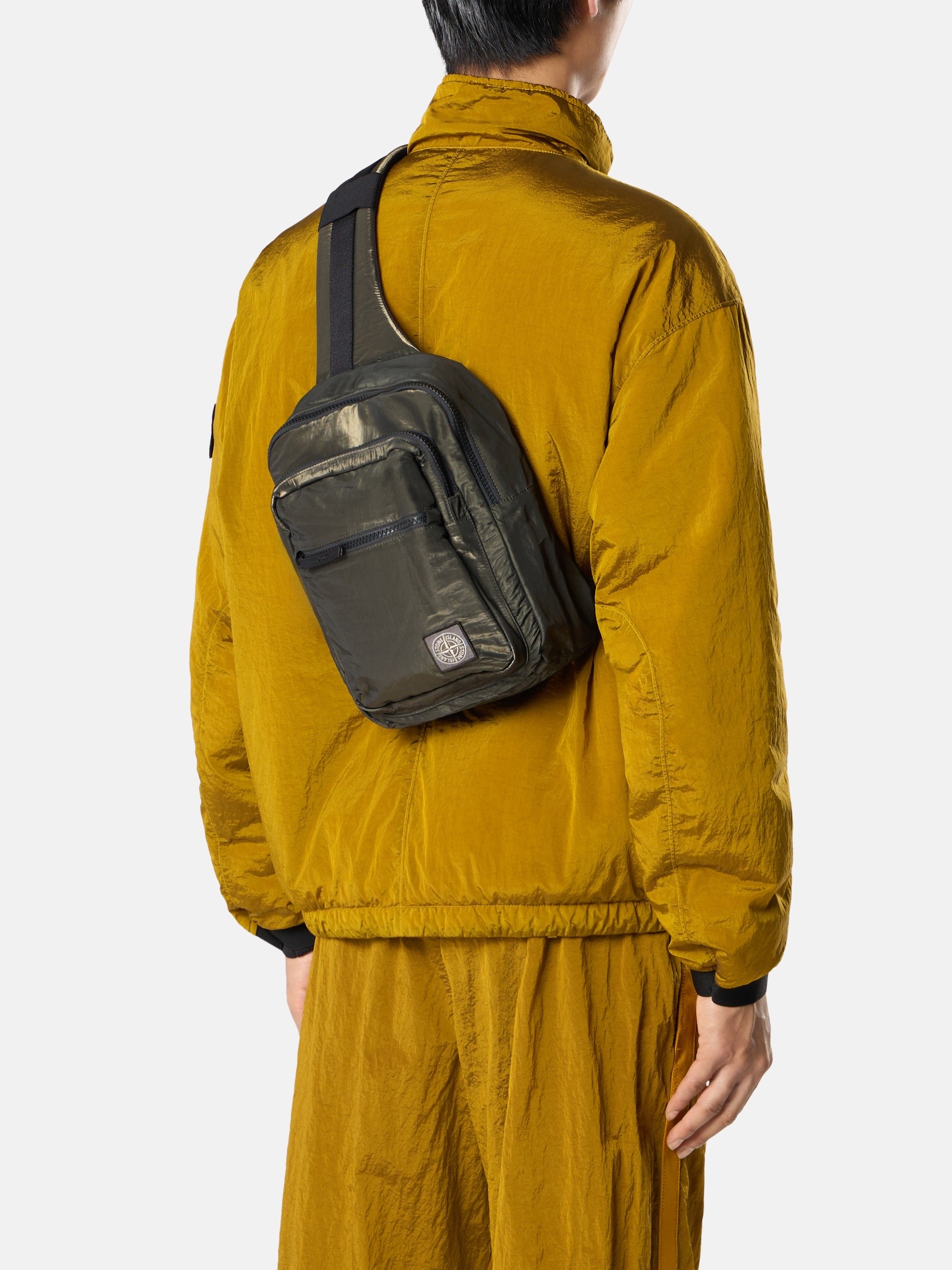 メンズバッグ：クロスボディストラップ付き | Stone Island