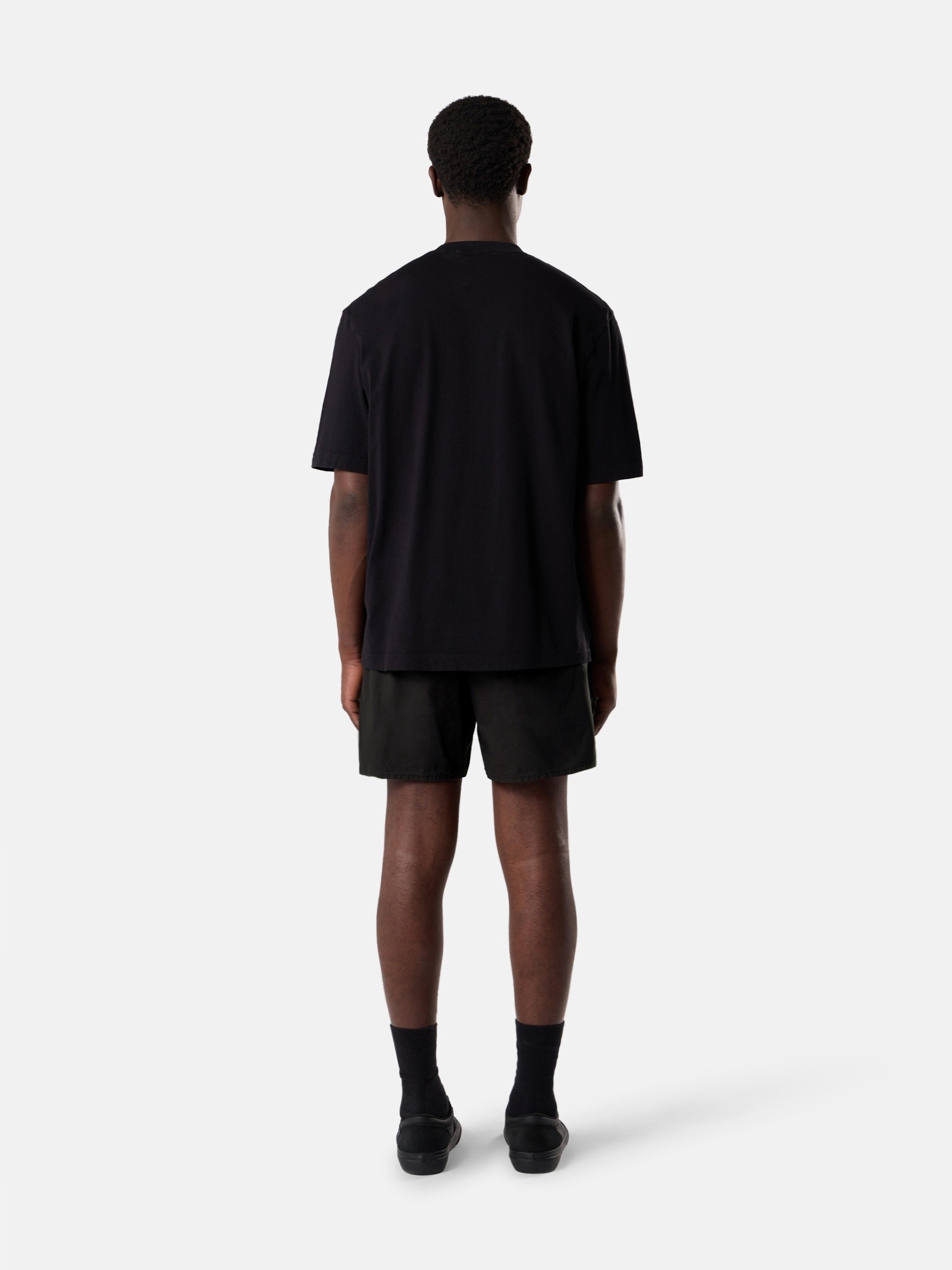 ブラック レギュラーフィット Tシャツ Compassパッチ 2100030 COMBED
