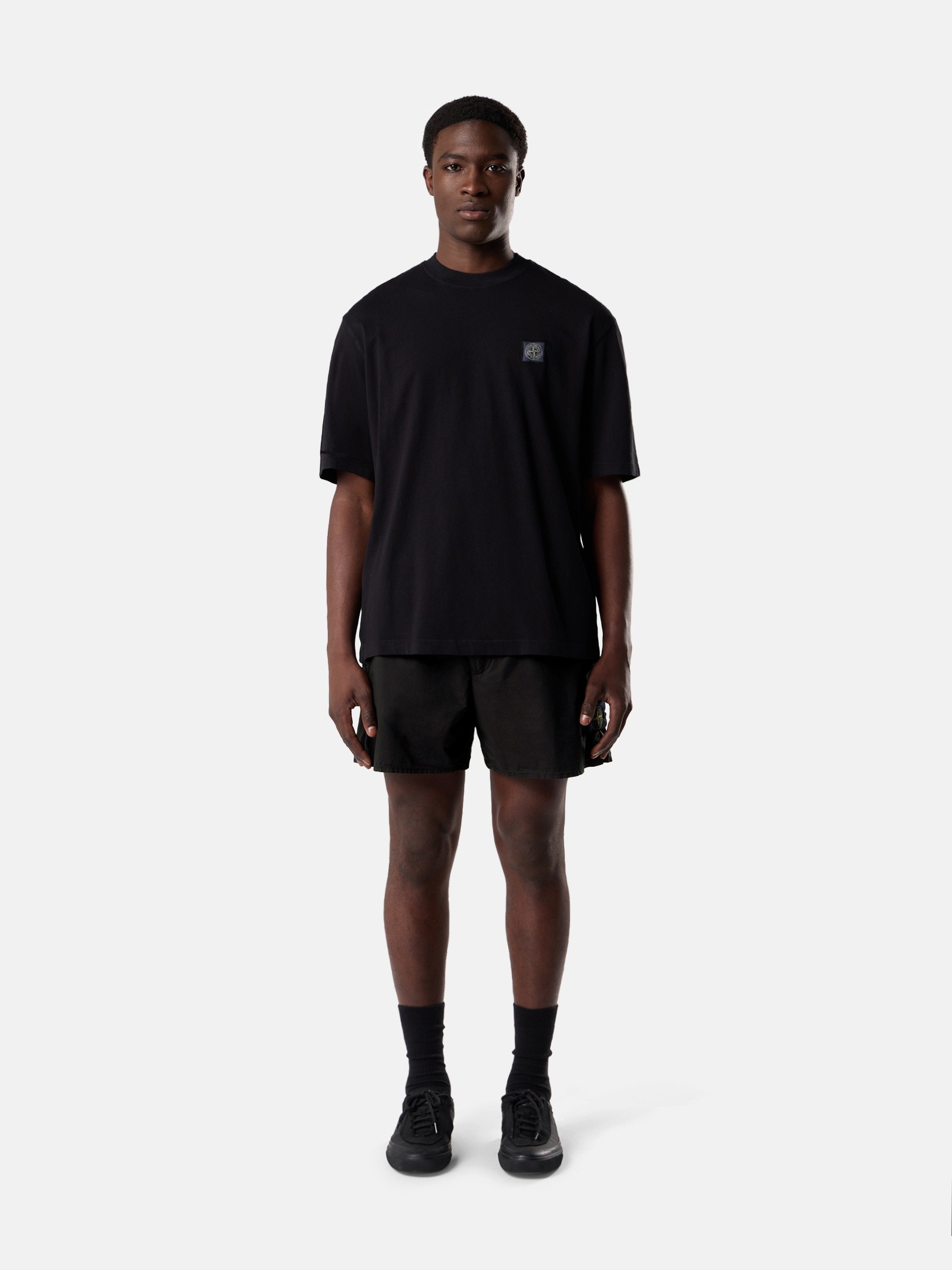 ブラック レギュラーフィット Tシャツ Compassパッチ 2100030 COMBED