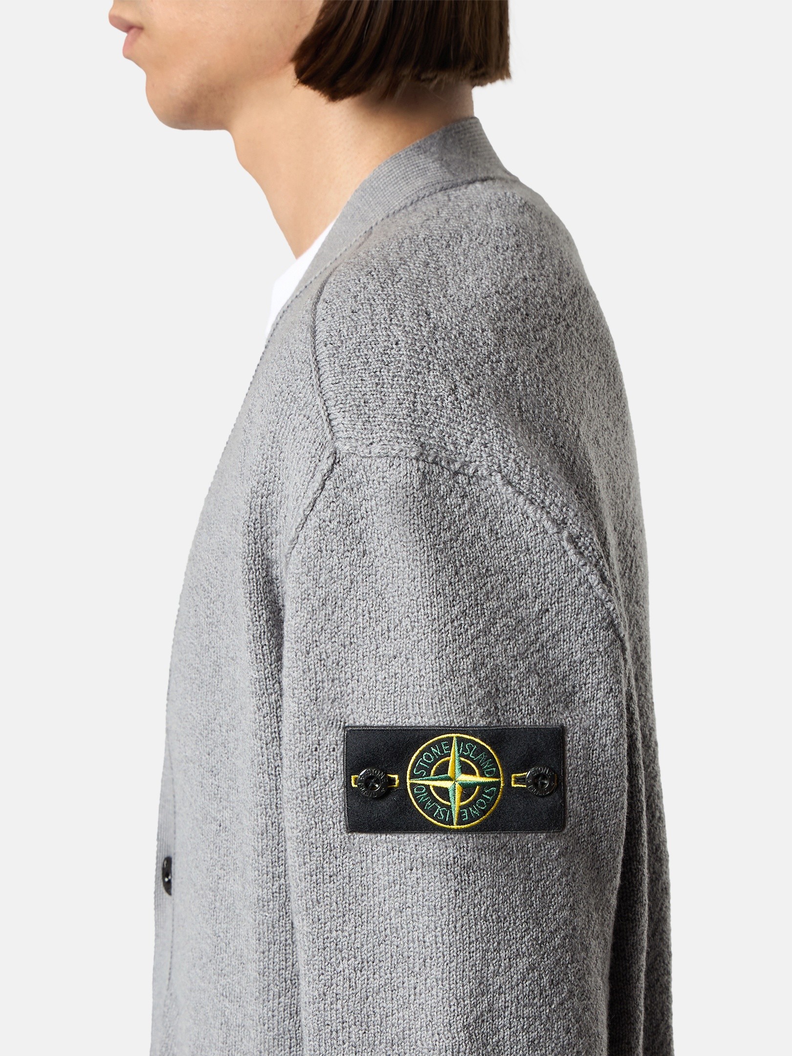 Vネックとボタン付きメンズカーディガン | Stone Island