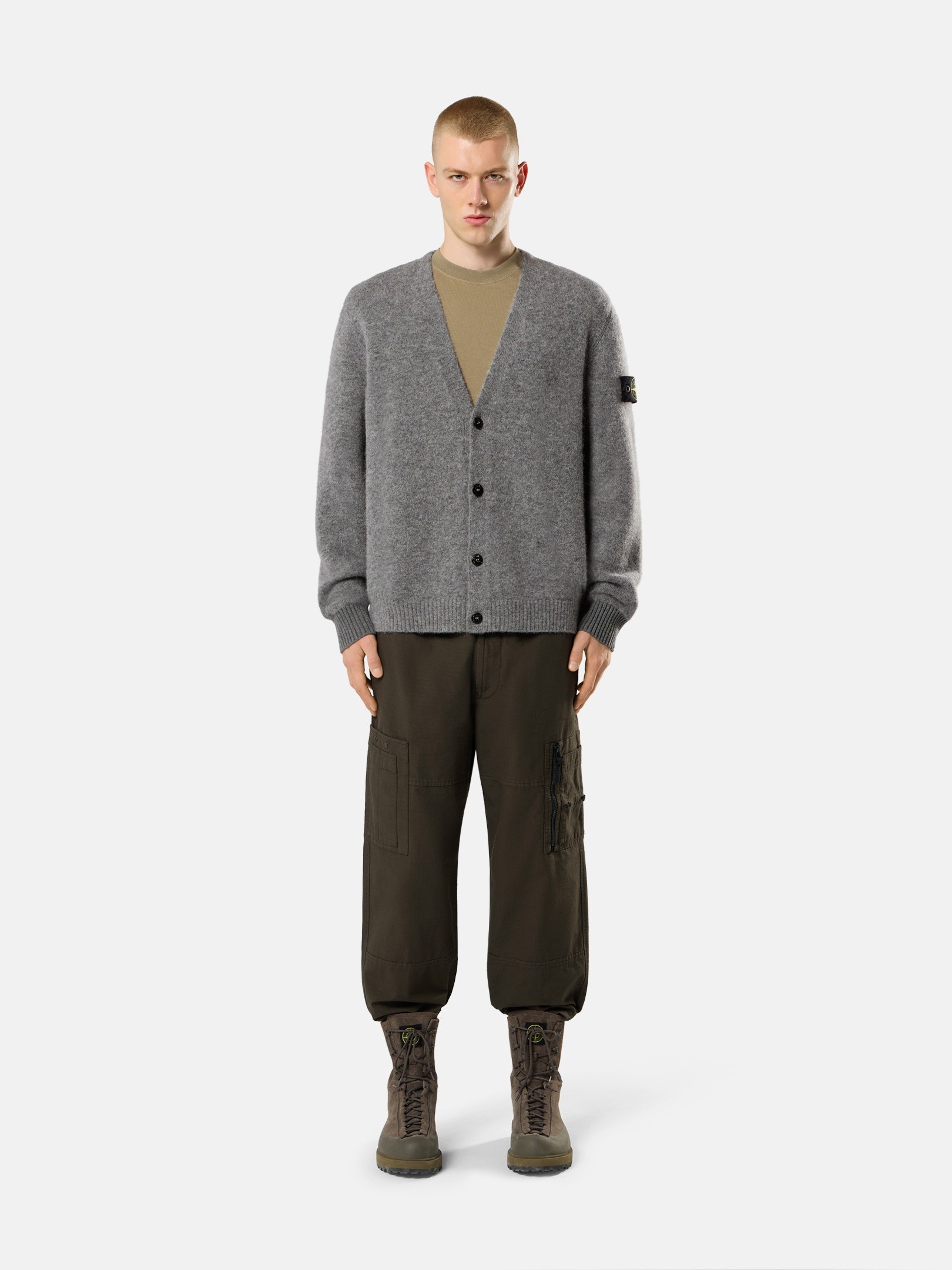 Vネックとボタン付きメンズカーディガン | Stone Island