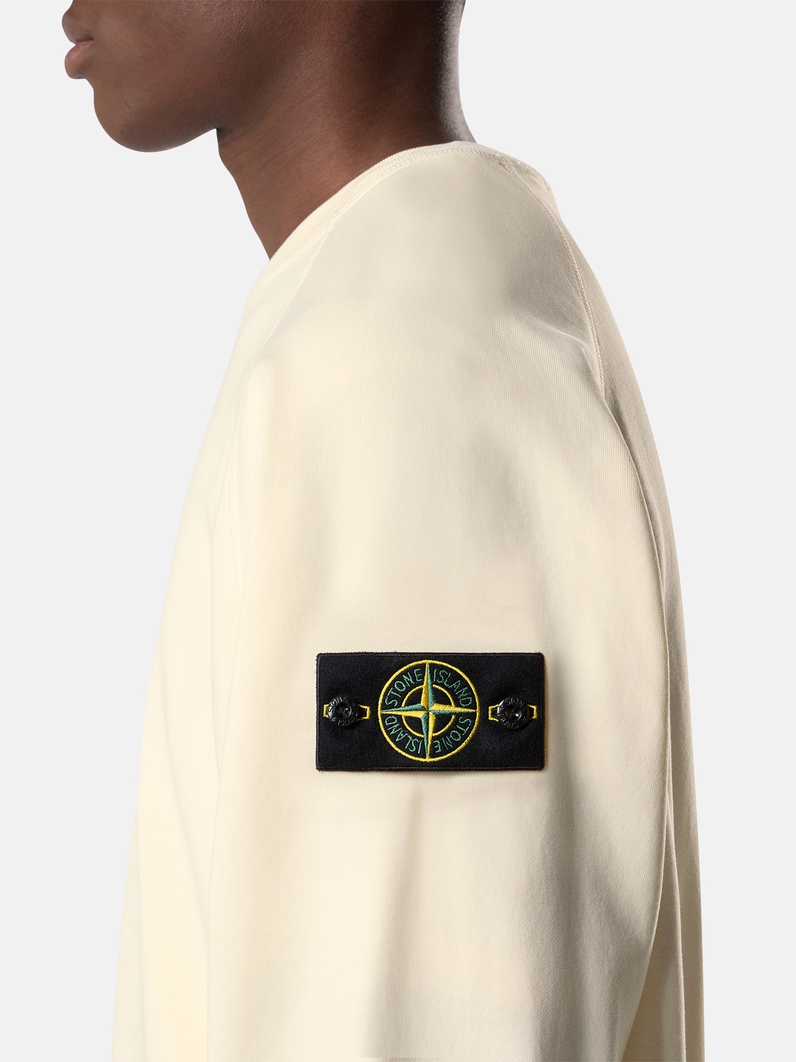 フード付きスウェットとラウンドネックスウェット | Stone Island