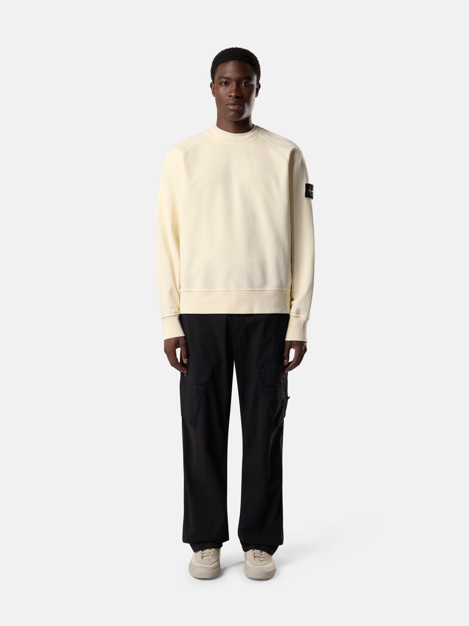 フード付きスウェットとラウンドネックスウェット | Stone Island