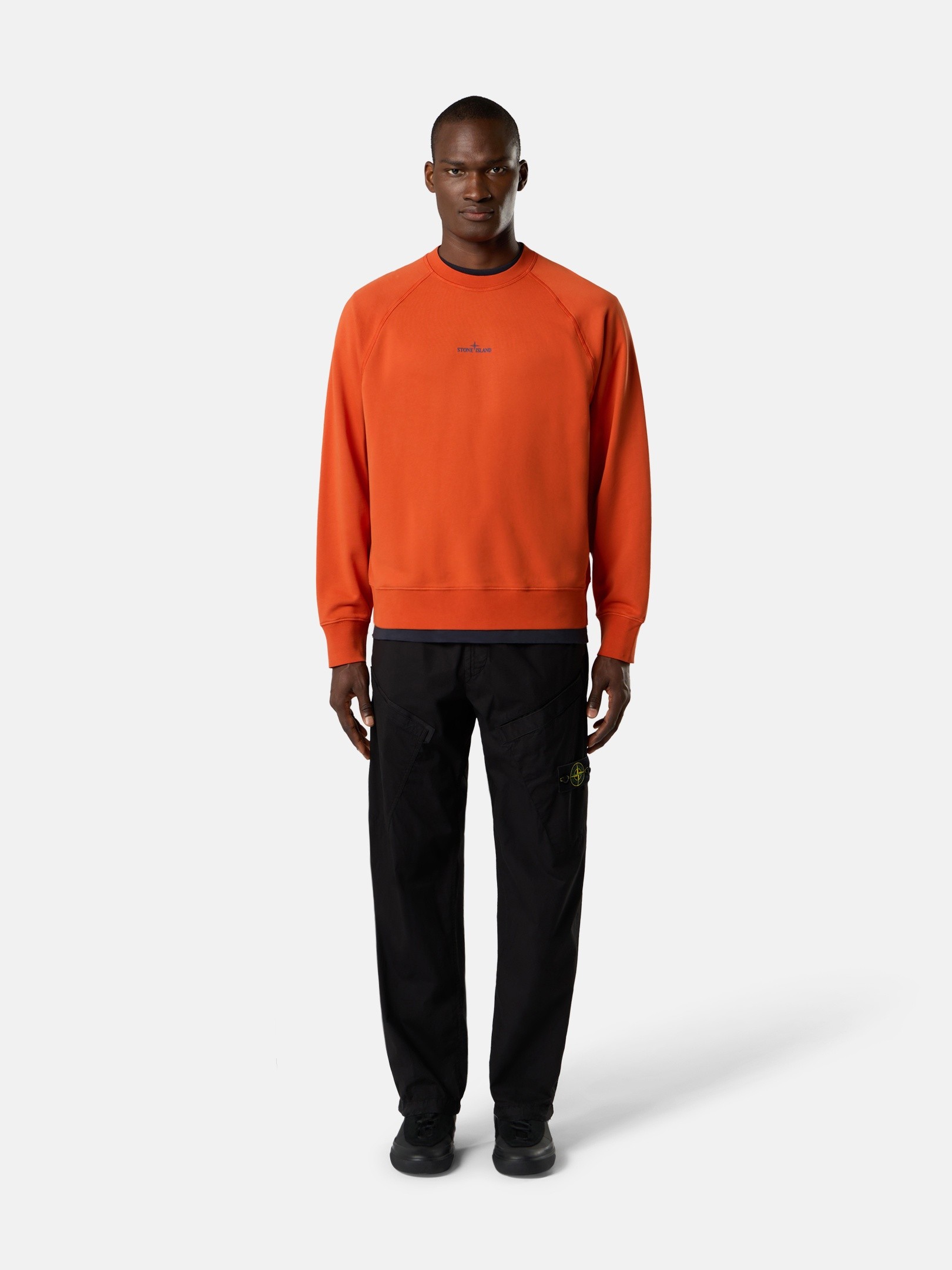 フード付きスウェットとラウンドネックスウェット | Stone Island