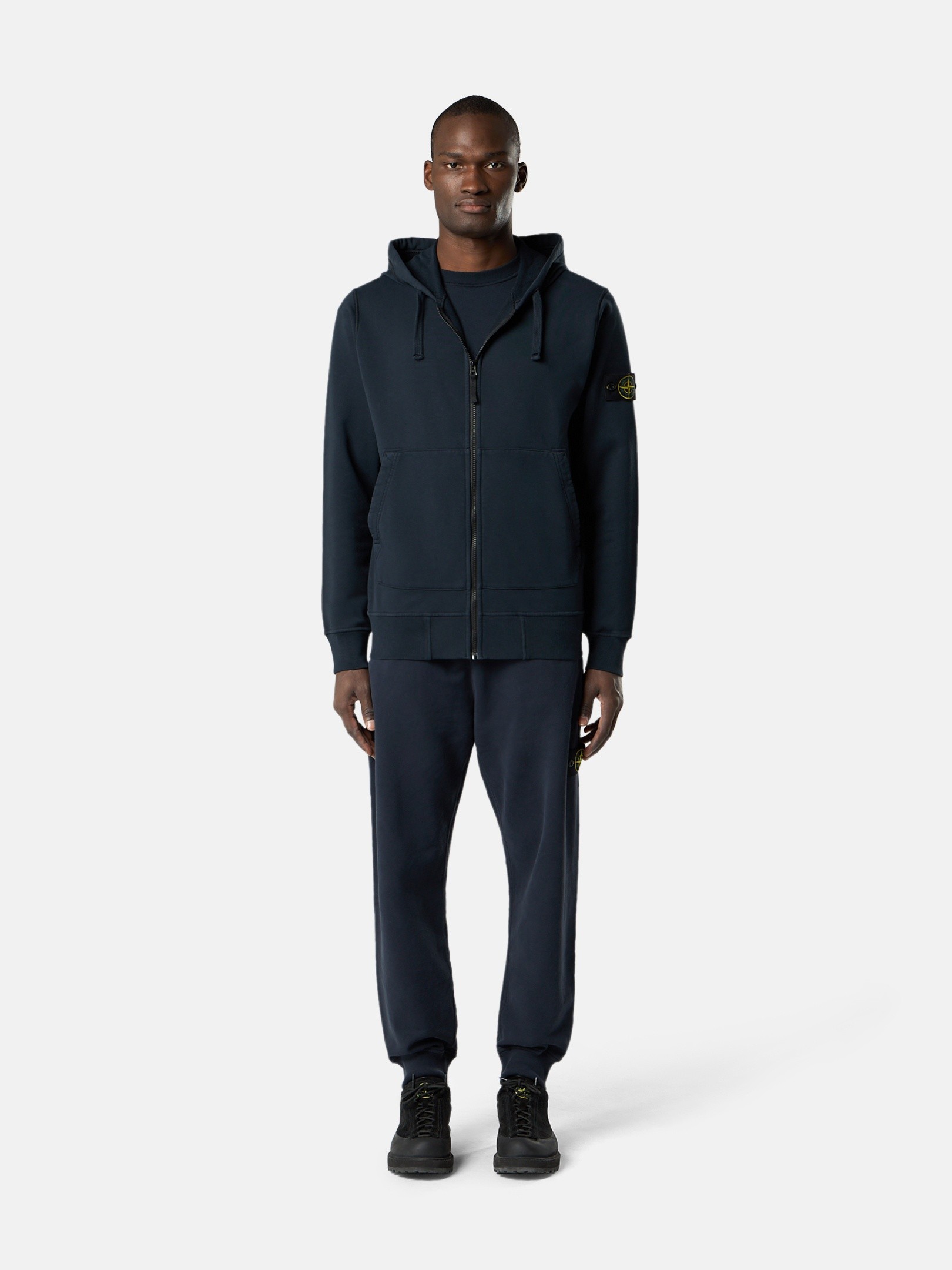 フード付きスウェットとラウンドネックスウェット | Stone Island