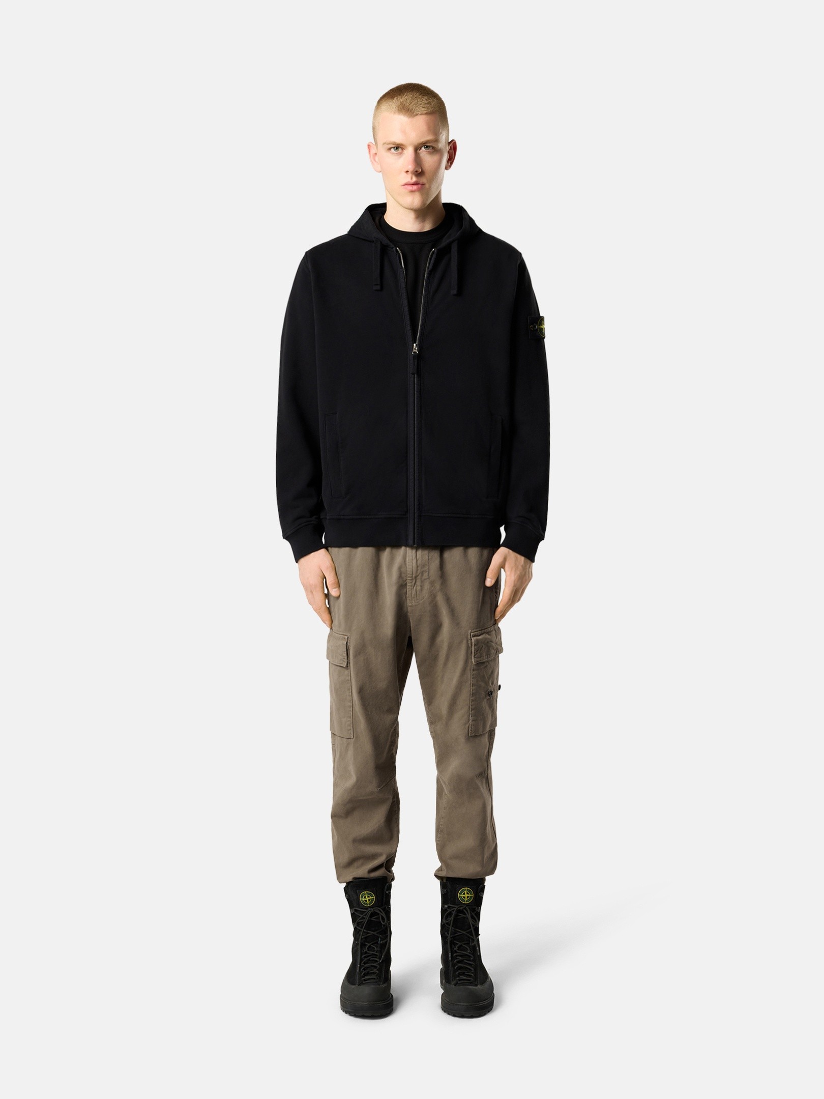 フード付きスウェットとラウンドネックスウェット | Stone Island