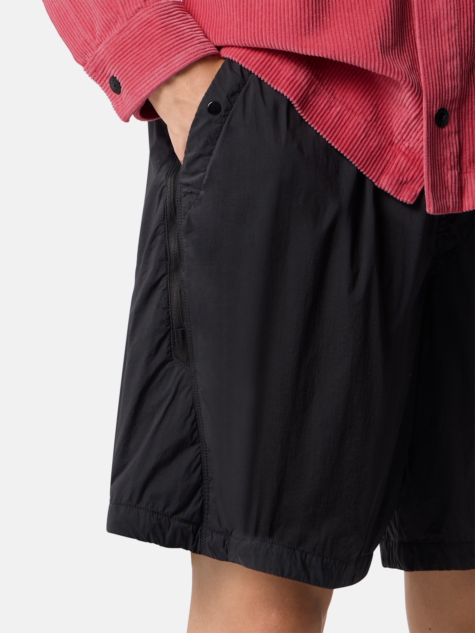 Black Loose-wide-leg-fit jogger shorts with zip pockets L100004